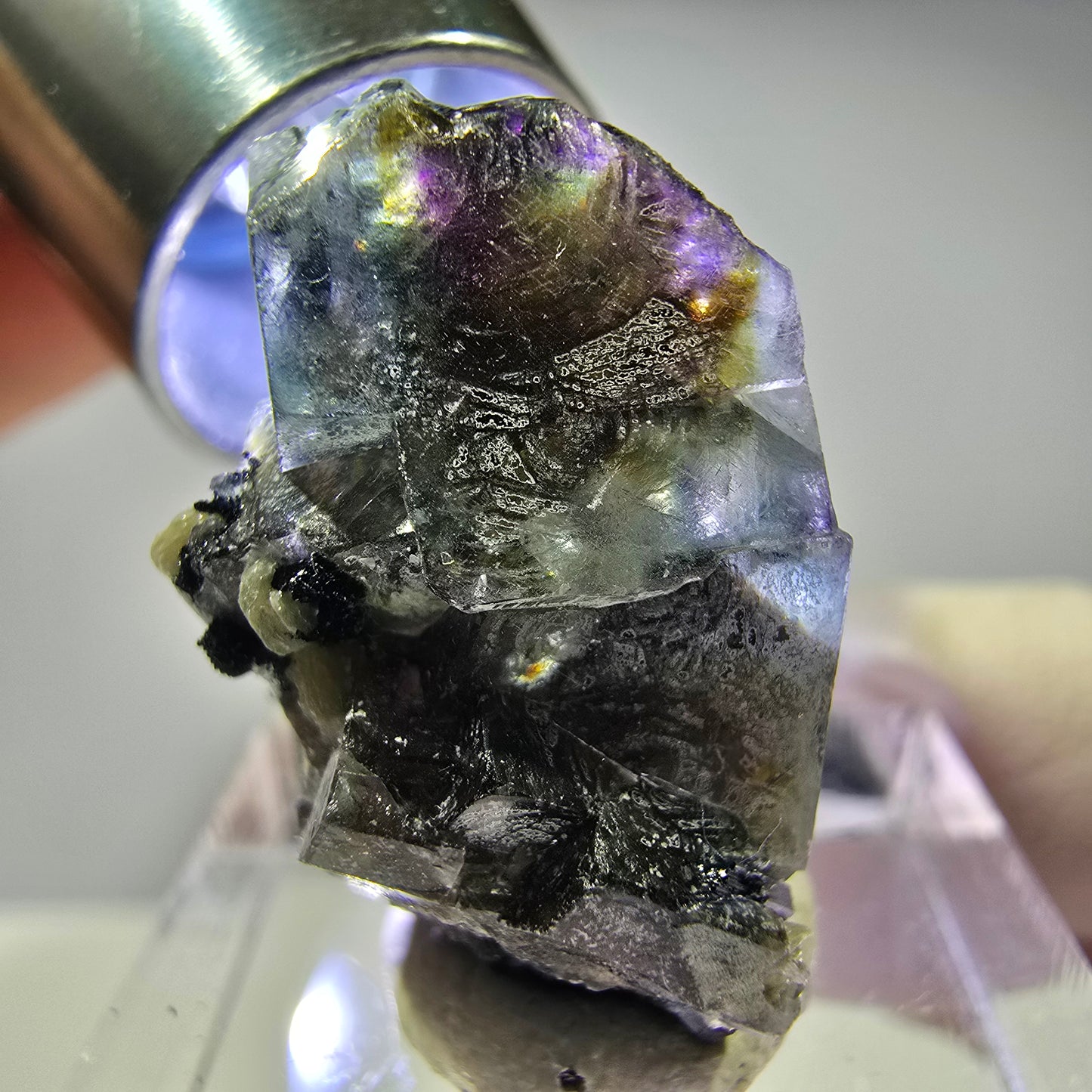 Cubes de fluorite fantôme colorés, muscovite, tourmaline Schorl, hyalite Erongo, Namibie 27 x 15 x 15 mm