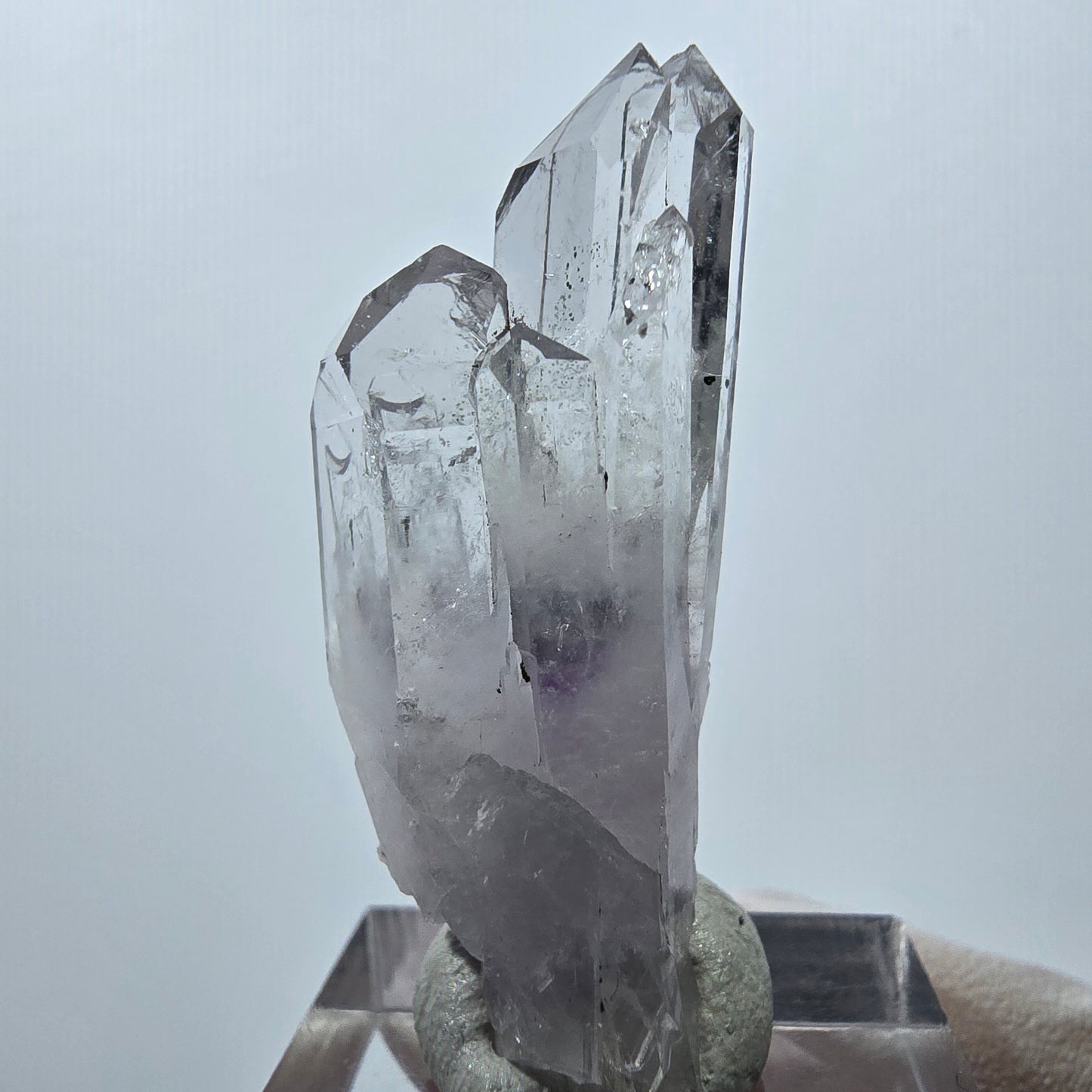 Améthyste fantôme avec hématite, mine Streep, Goboboseb, Namibie, 44 x 16 x 10 mm