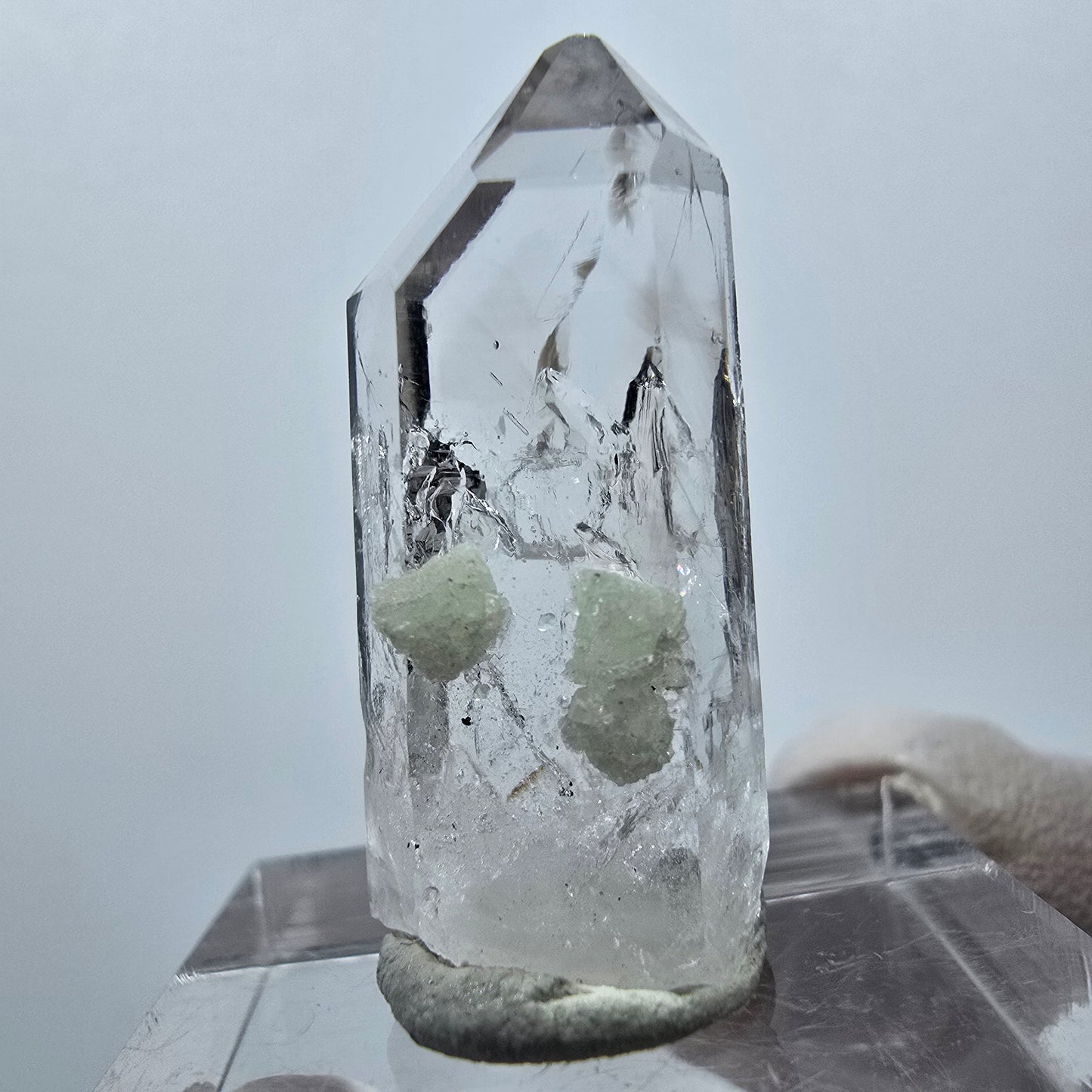 Quartz clair avec préhnite Point Streep Mine, Goboboseb, Namibie 28 x 12 x 10 mm