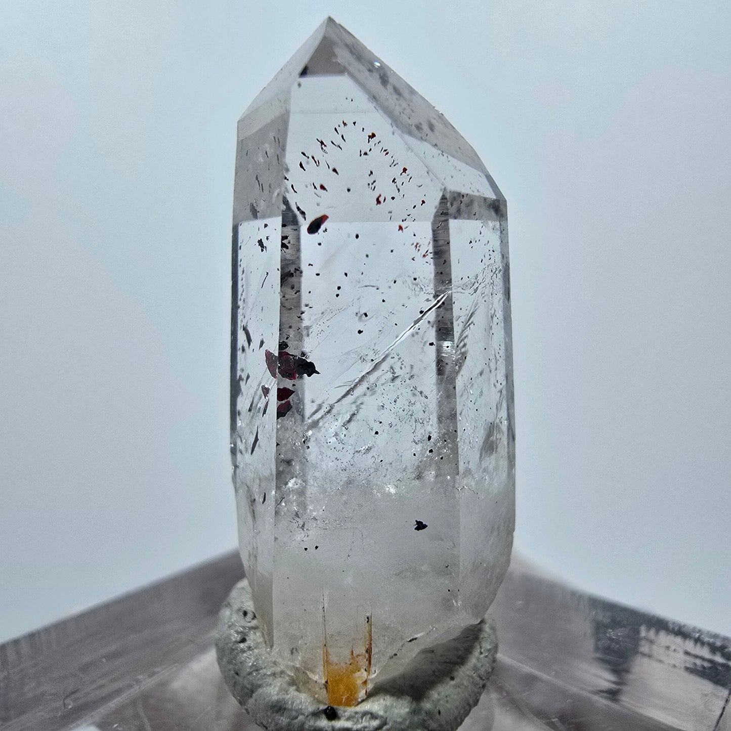 Quartz clair Harlequin Point Streep Mine, Goboboseb, Namibie 29 x 11 x 10 mm