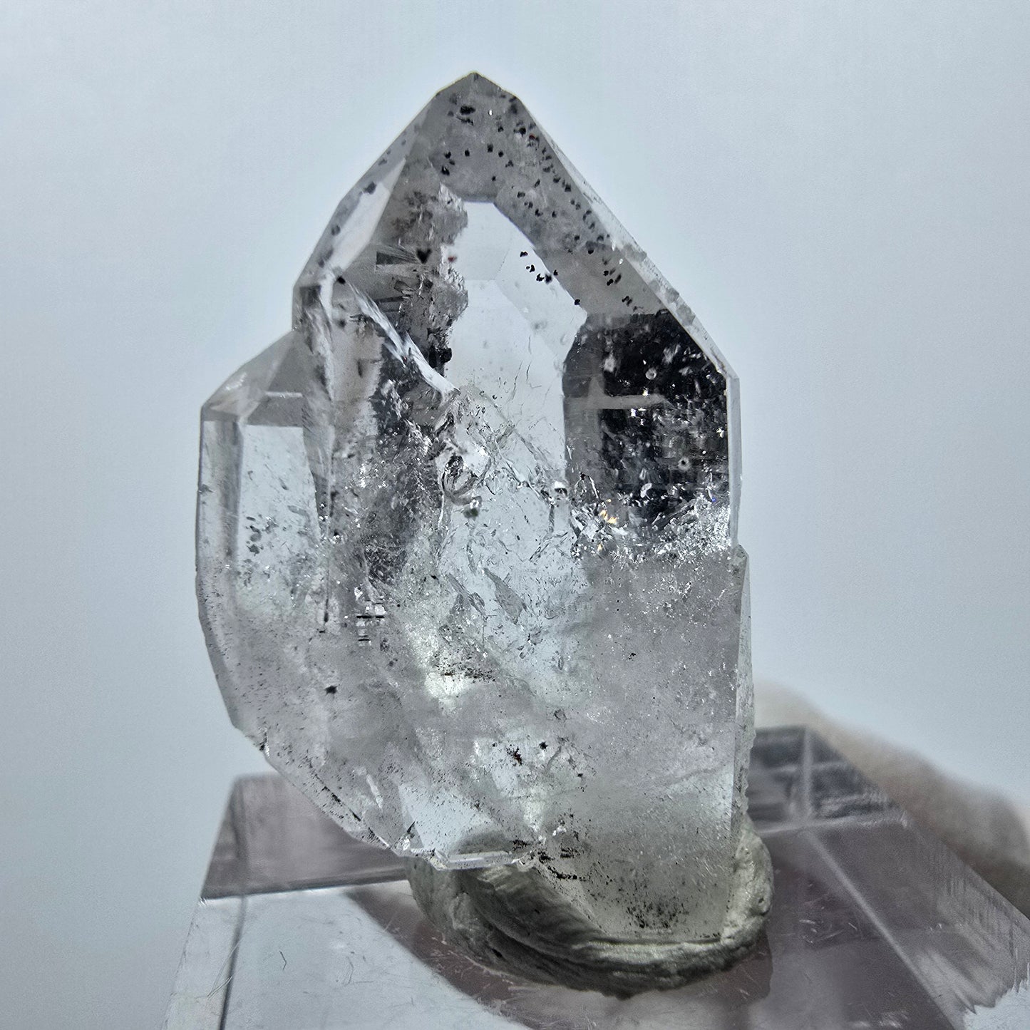 Quartz clair Harlequin Point Streep Mine, Goboboseb, Namibie, 30 x 19 x 11 mm