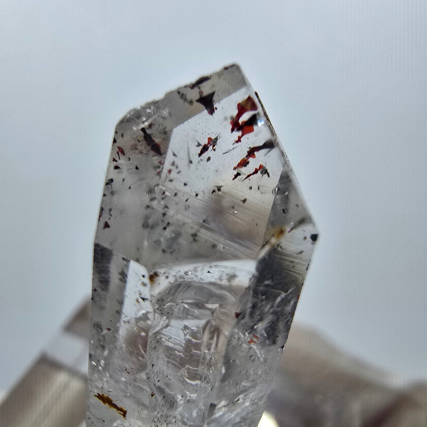 Quartz clair Harlequin Point Streep Mine, Goboboseb, Namibie, 31 x 12 x 10 mm