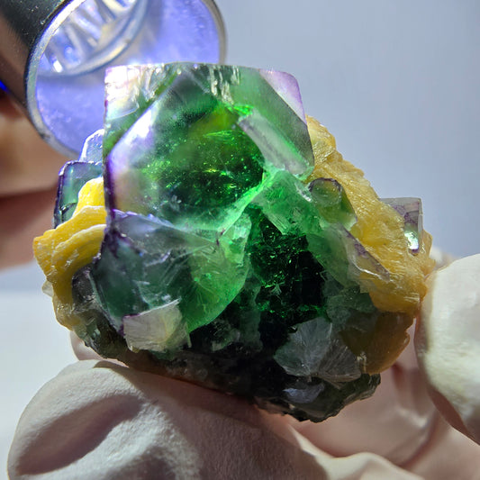 Cube de fluorite fantôme, muscovite et tourmaline Schorl, spécimen d'Erongo, Namibie, 27 x 25 x 25 mm