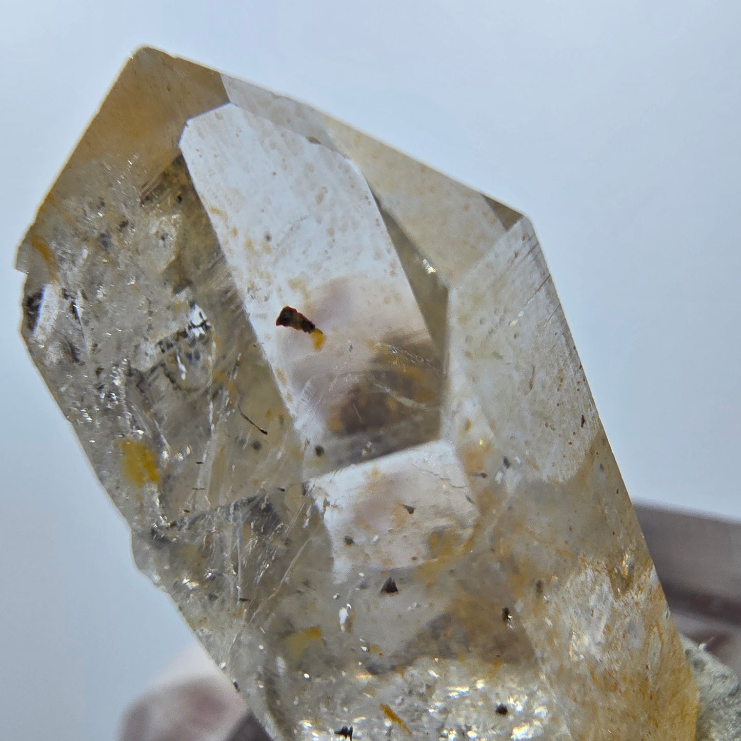 Quartz fantôme Harlequin clair, mine Point Streep, Goboboseb, Namibie, 30 x 14 x 14 mm