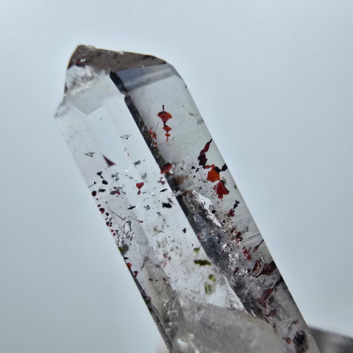 Quartz clair Harlequin Mine Point Streep, Goboboseb, Namibie 34 x 11 x 8 mm
