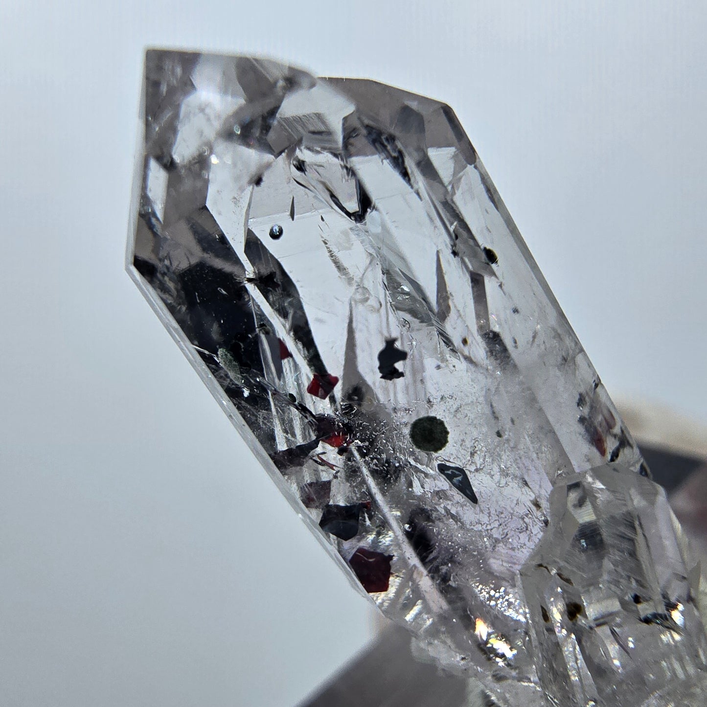 Quartz clair Harlequin Mine Point Streep, Goboboseb, Namibie 29 x 11 x 11 mm