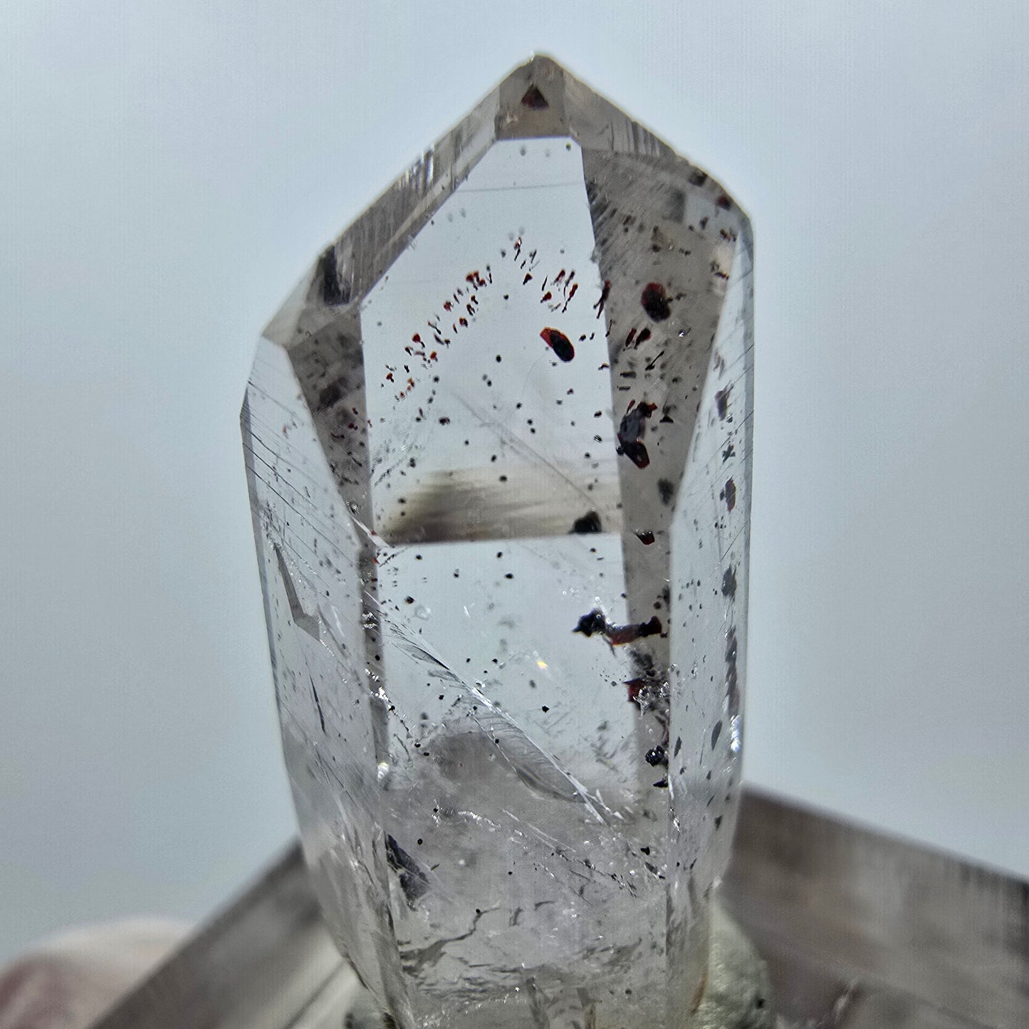 Quartz clair Harlequin Point Streep Mine, Goboboseb, Namibie 29 x 11 x 10 mm