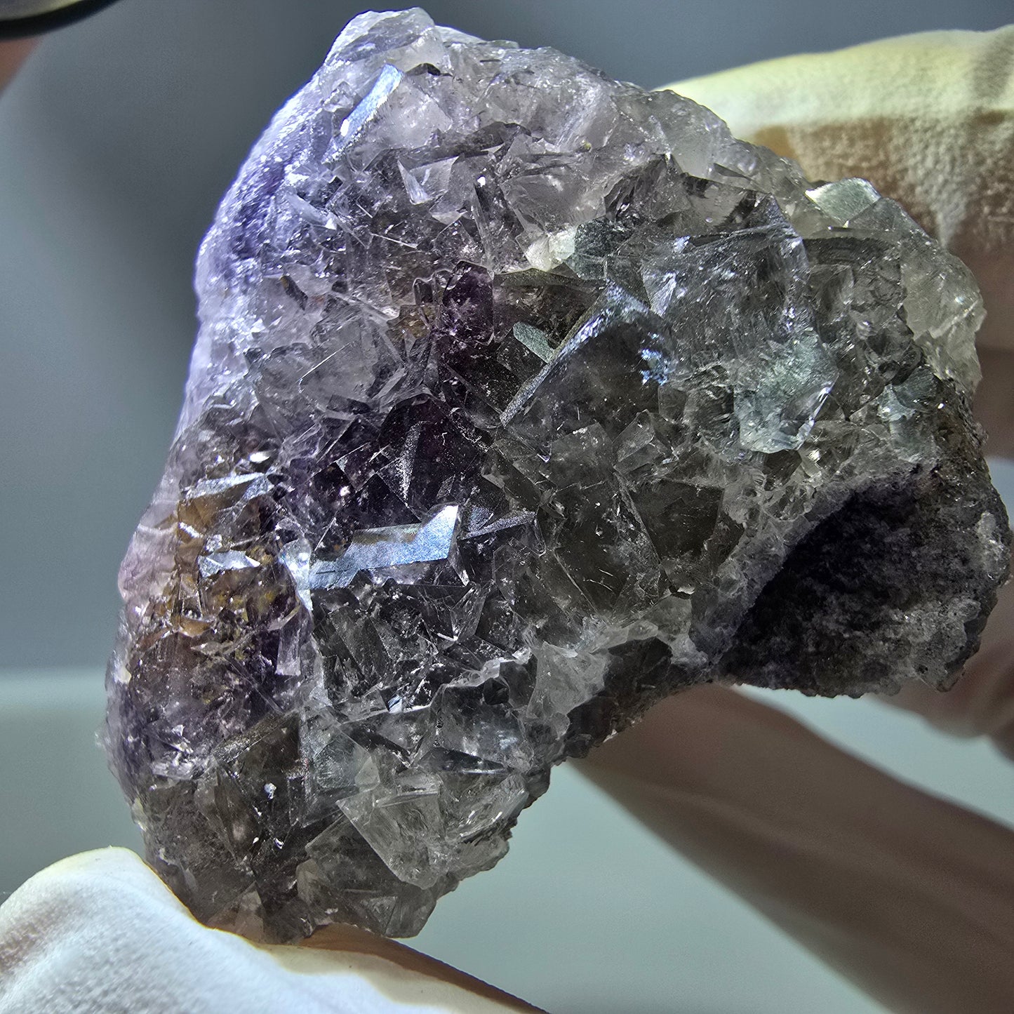 Spécimen de cube de fluorite fantôme creux, étagé, blanc violet Okorusu Namibie 48*43*41mm