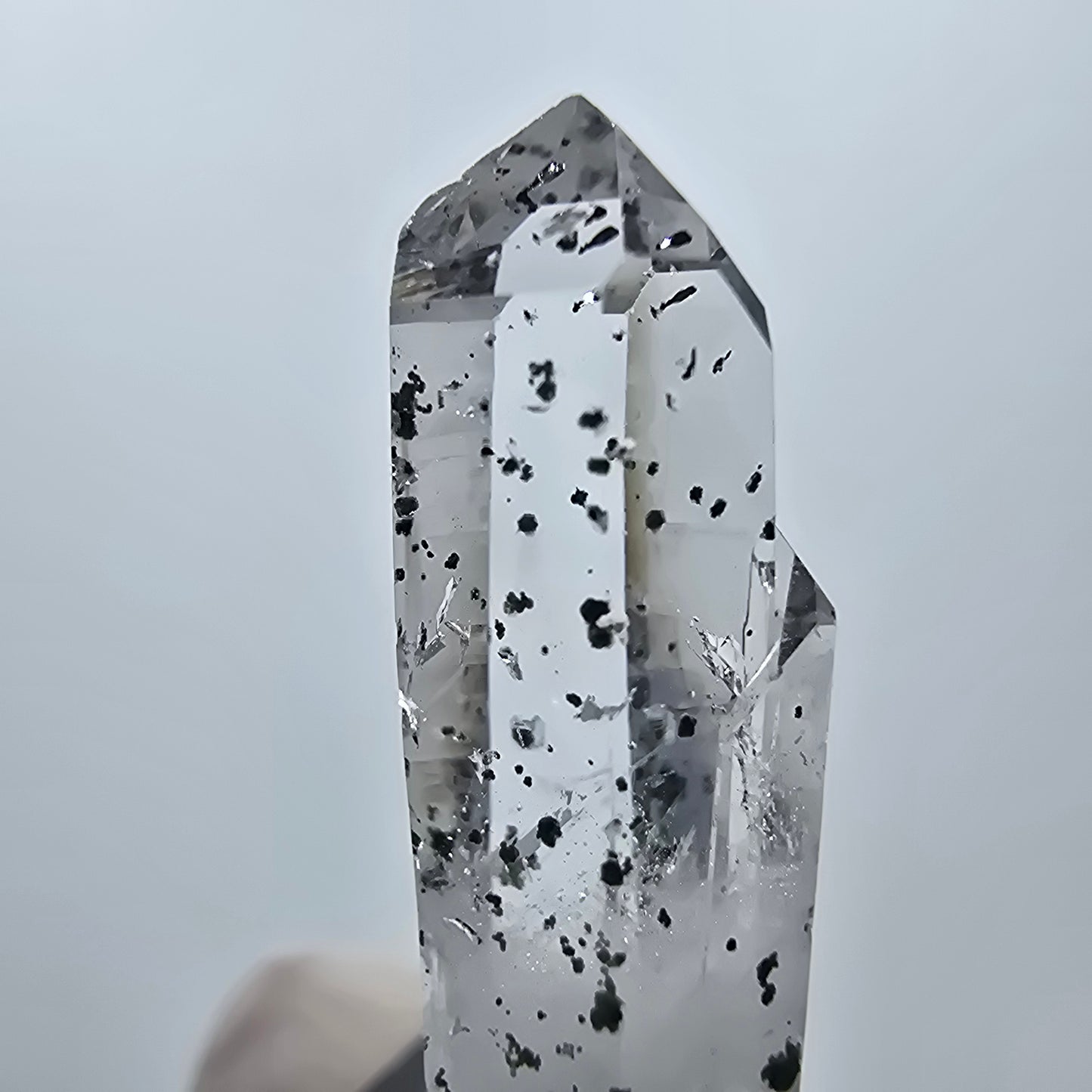Quartz hématite transparent Point Streep Mine, Goboboseb, Namibie 34 x 9 x 9 mm