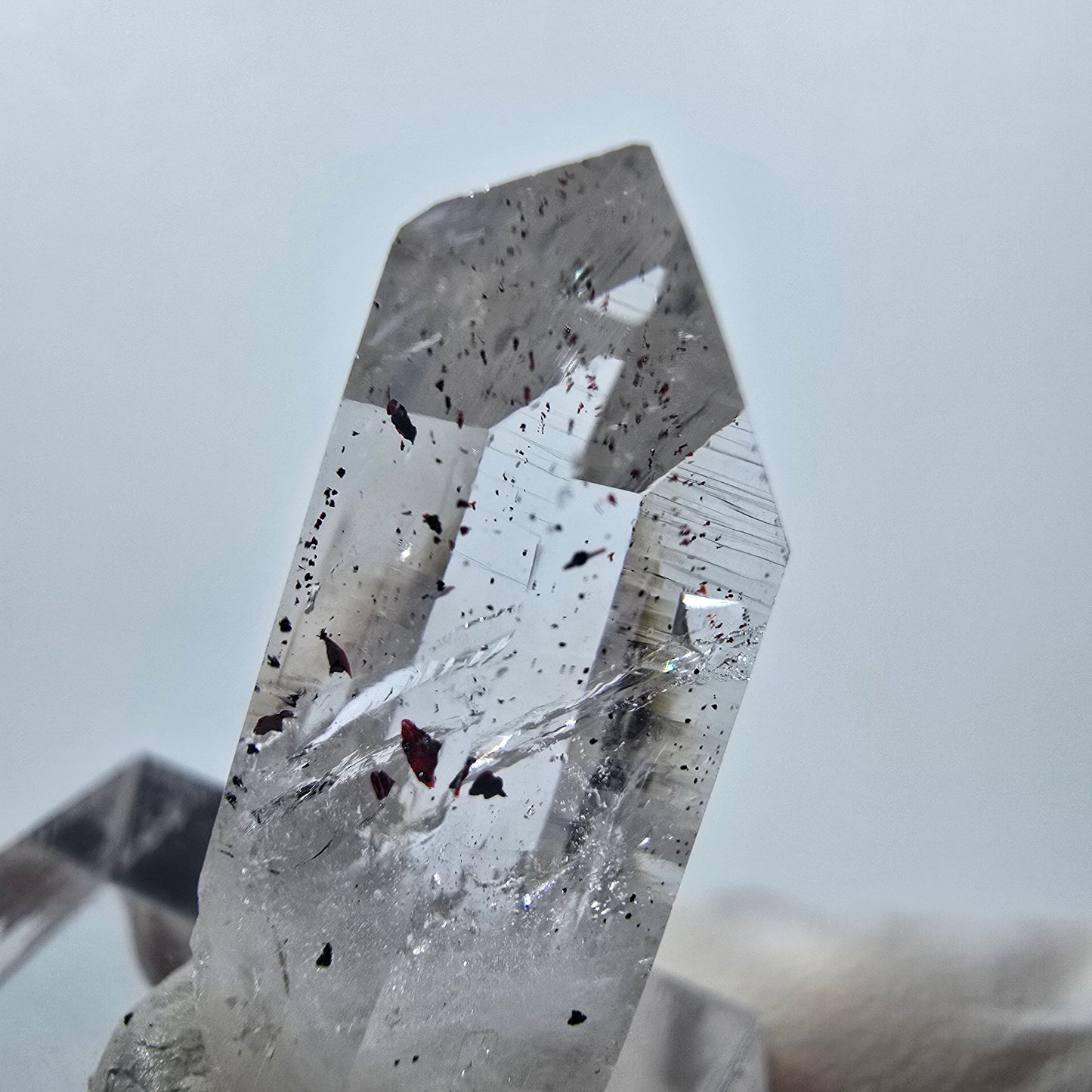 Quartz clair Harlequin Point Streep Mine, Goboboseb, Namibie 29 x 11 x 10 mm
