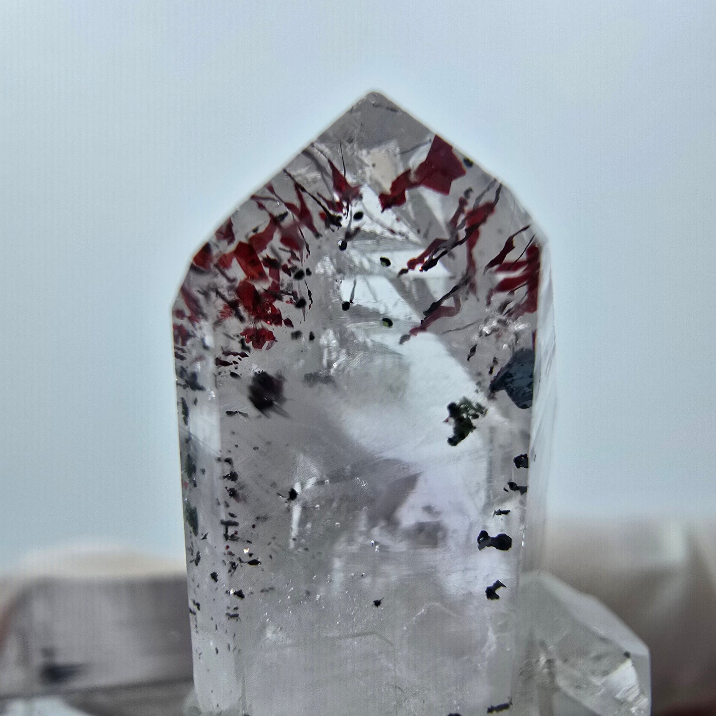 Quartz clair Harlequin Mine Point Streep, Goboboseb, Namibie 26 x 19 x 11 mm