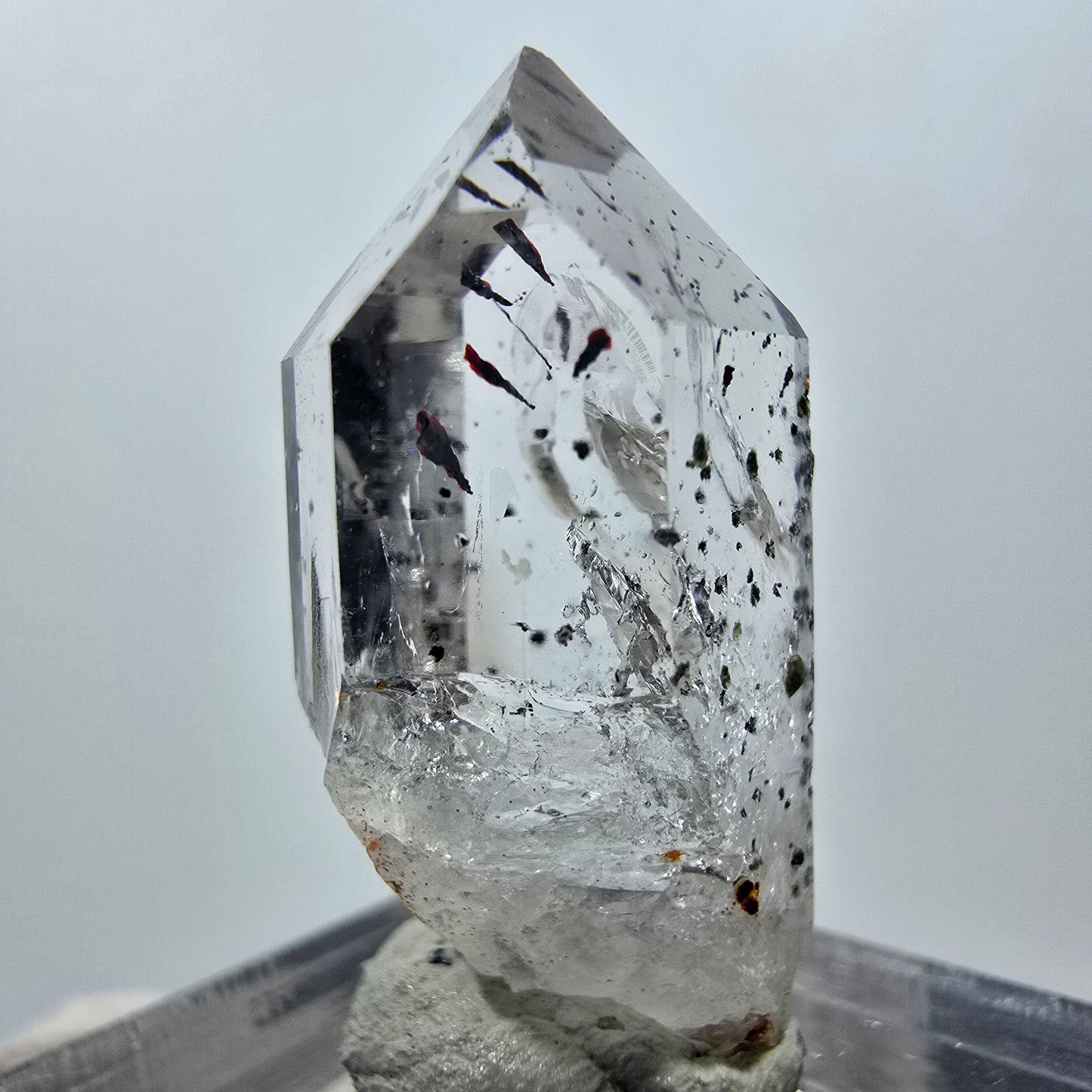 Quartz clair Harlequin Point Streep Mine, Goboboseb, Namibie 28 x 13 x 12 mm