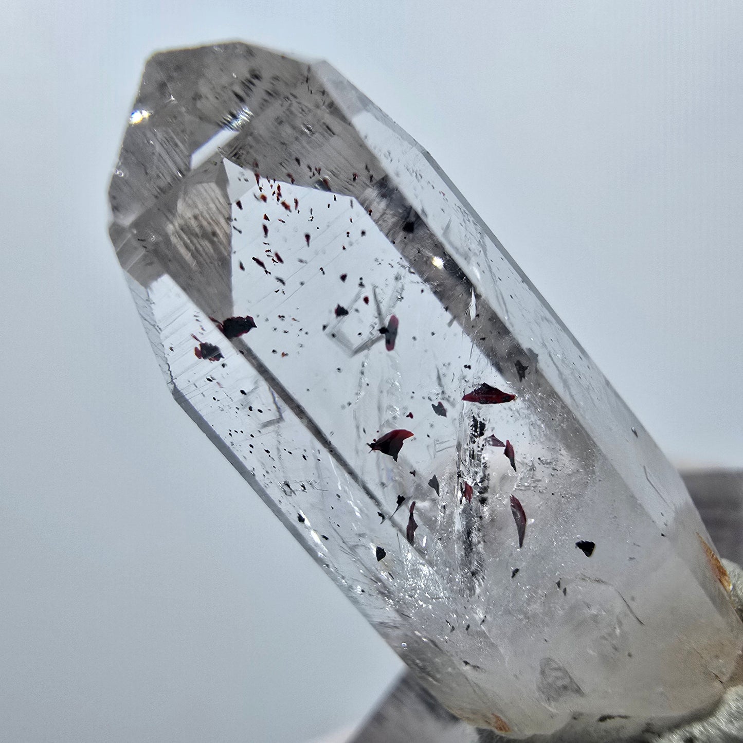 Quartz clair Harlequin Point Streep Mine, Goboboseb, Namibie 29 x 11 x 10 mm
