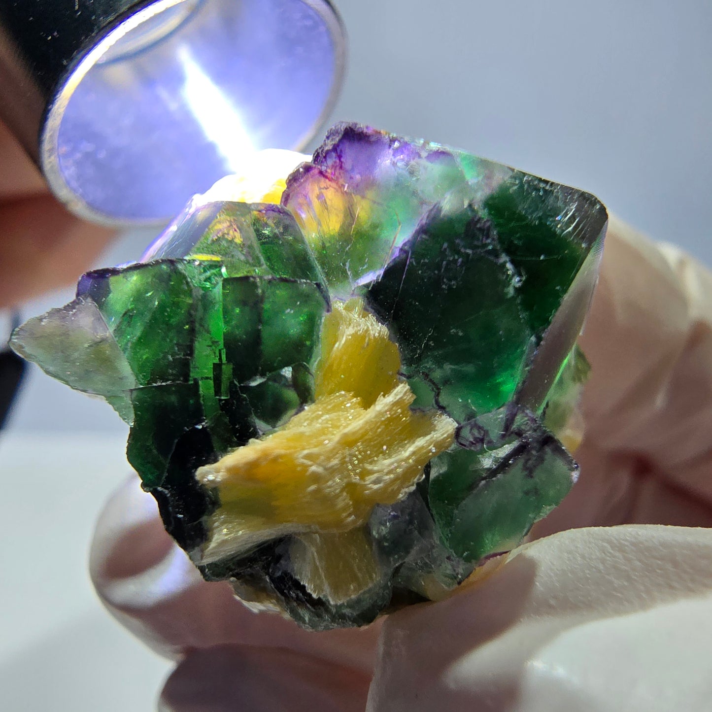 Cube de fluorite fantôme, muscovite et tourmaline Schorl, spécimen d'Erongo, Namibie, 27 x 25 x 25 mm