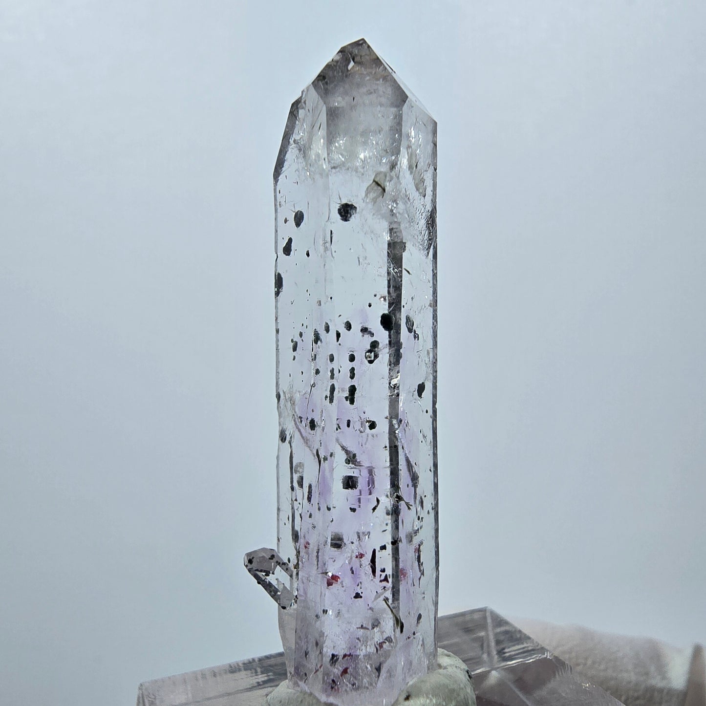 Quartz hématite transparent Point Streep Mine, Goboboseb, Namibie 42 x 12 x 10 mm