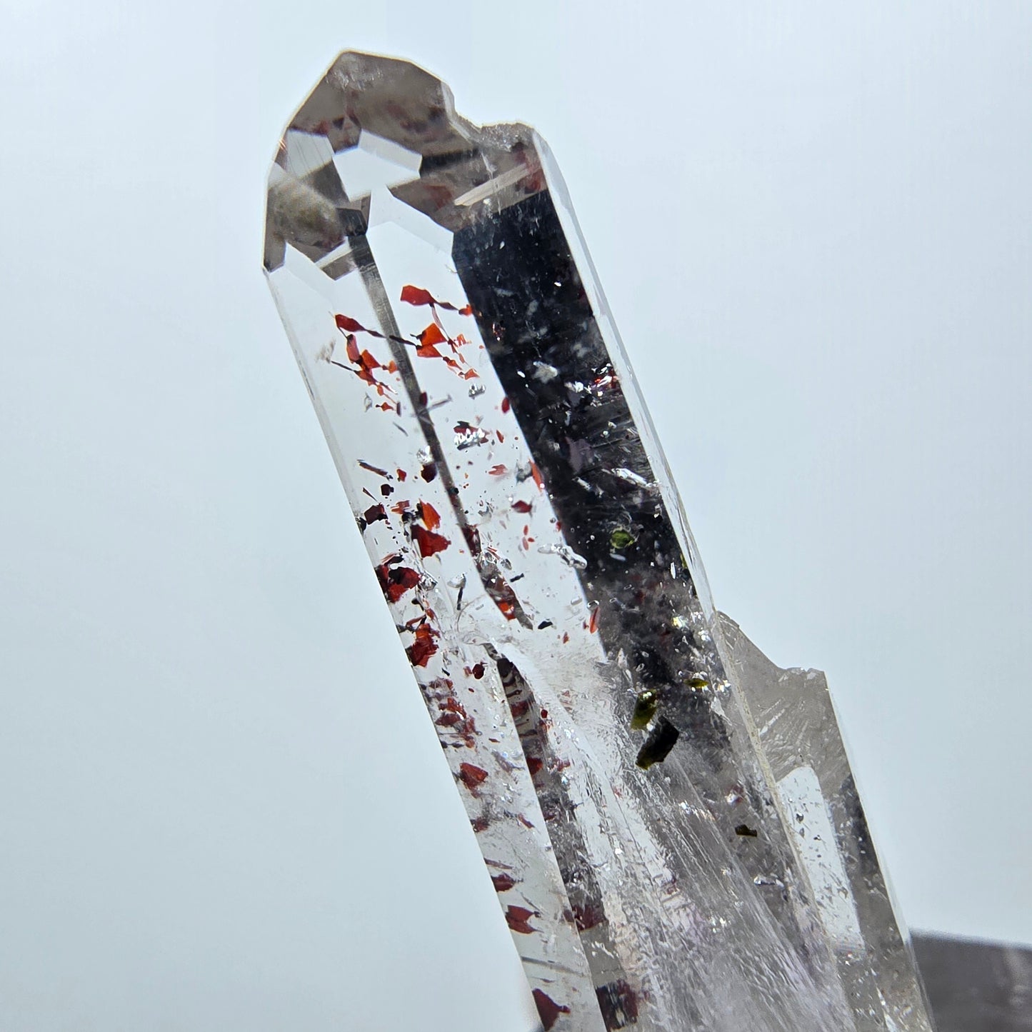 Quartz clair Harlequin Mine Point Streep, Goboboseb, Namibie 34 x 11 x 8 mm