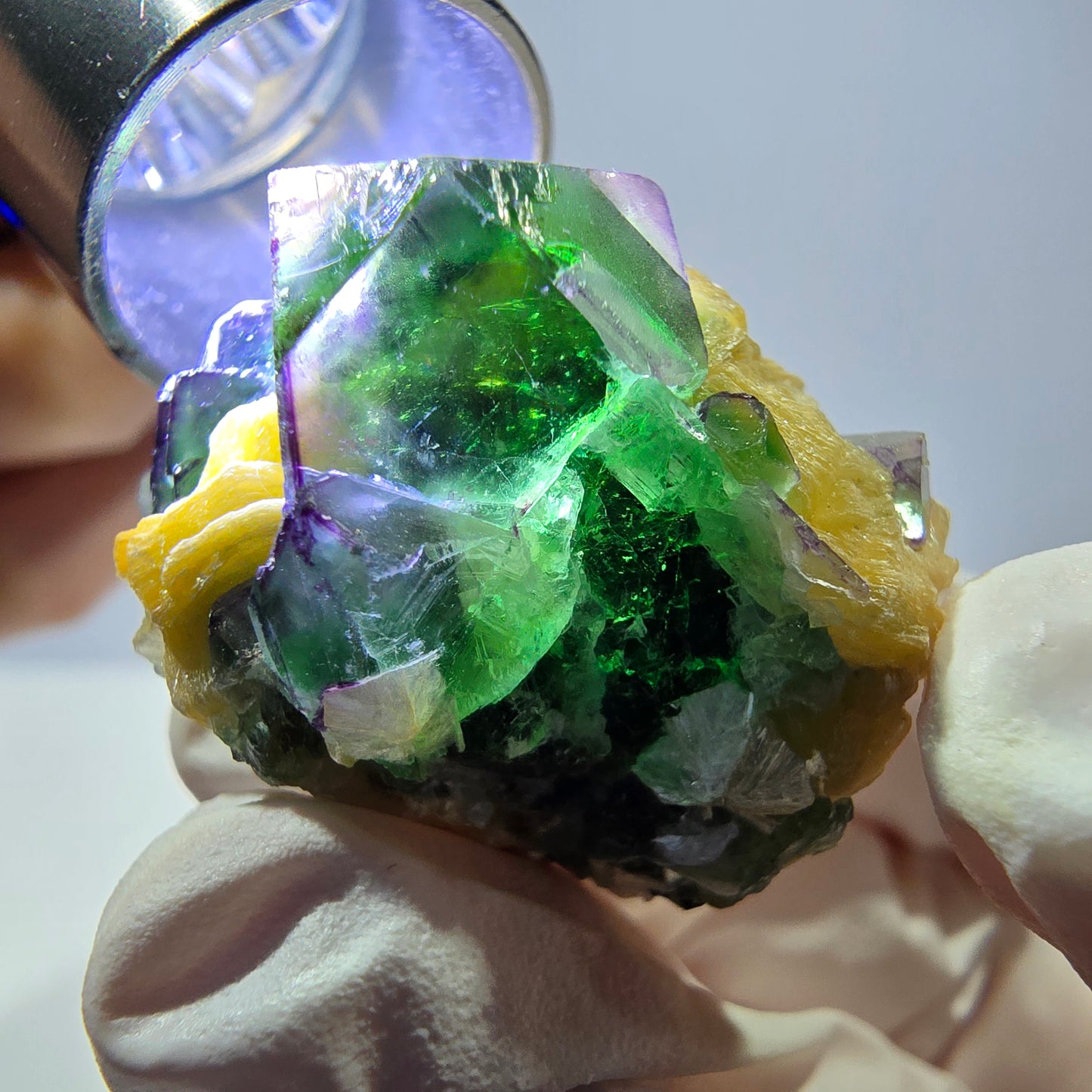Cube de fluorite fantôme, muscovite et tourmaline Schorl, spécimen d'Erongo, Namibie, 27 x 25 x 25 mm