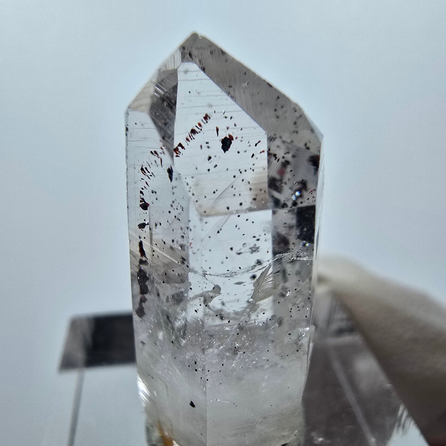 Quartz clair Harlequin Point Streep Mine, Goboboseb, Namibie 29 x 11 x 10 mm