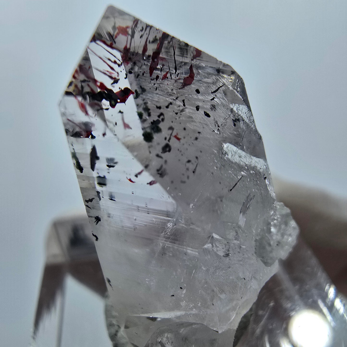 Quartz clair Harlequin Mine Point Streep, Goboboseb, Namibie 26 x 19 x 11 mm