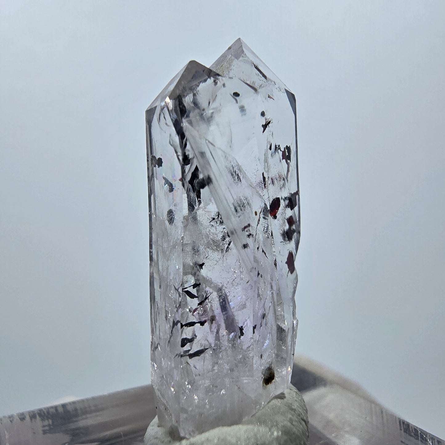 Quartz clair Harlequin Mine Point Streep, Goboboseb, Namibie 29 x 11 x 11 mm