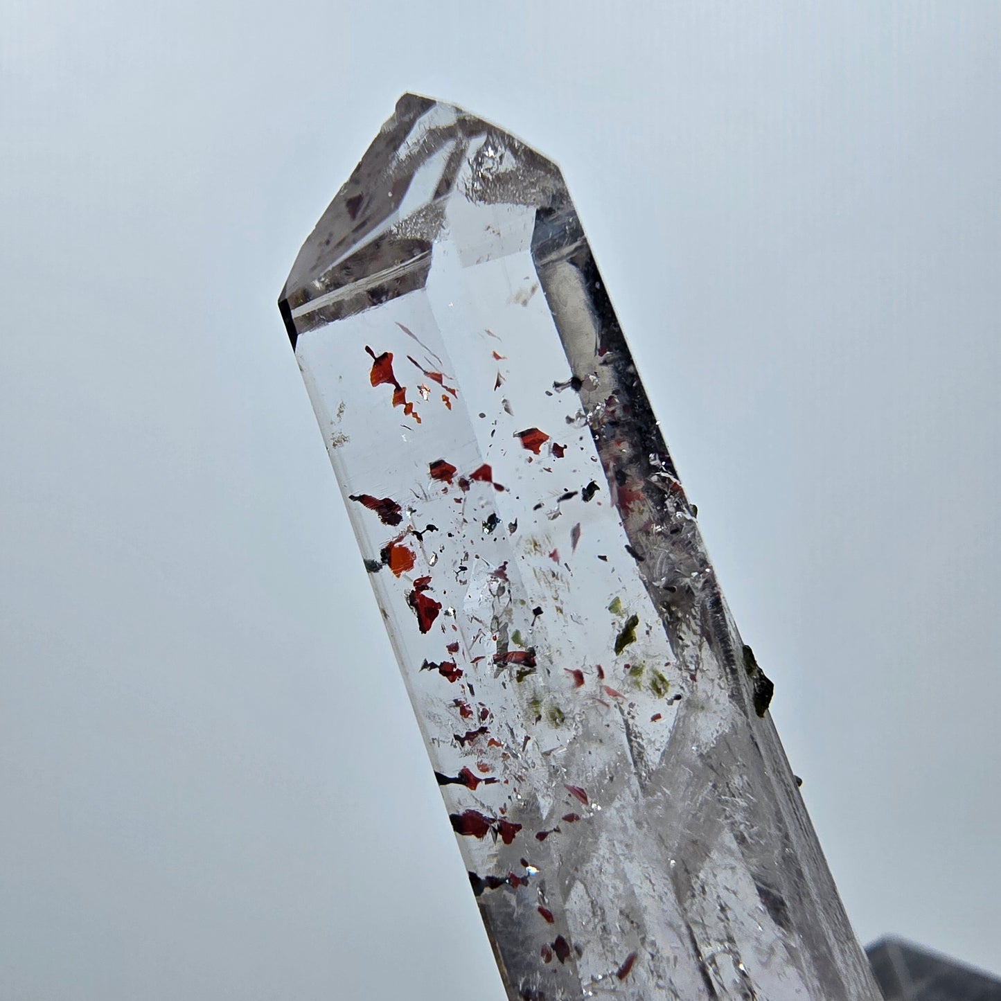 Quartz clair Harlequin Mine Point Streep, Goboboseb, Namibie 34 x 11 x 8 mm