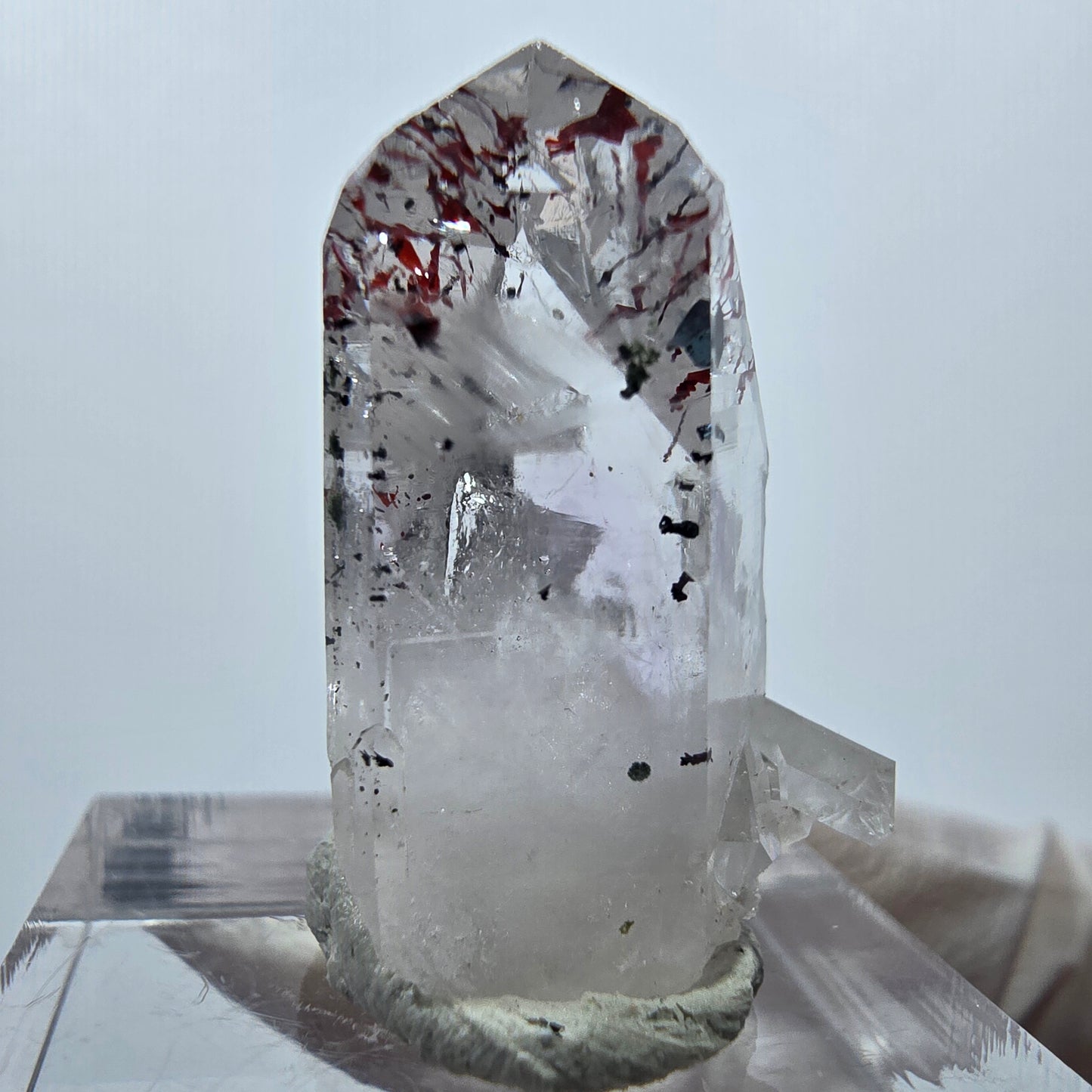 Quartz clair Harlequin Mine Point Streep, Goboboseb, Namibie 26 x 19 x 11 mm