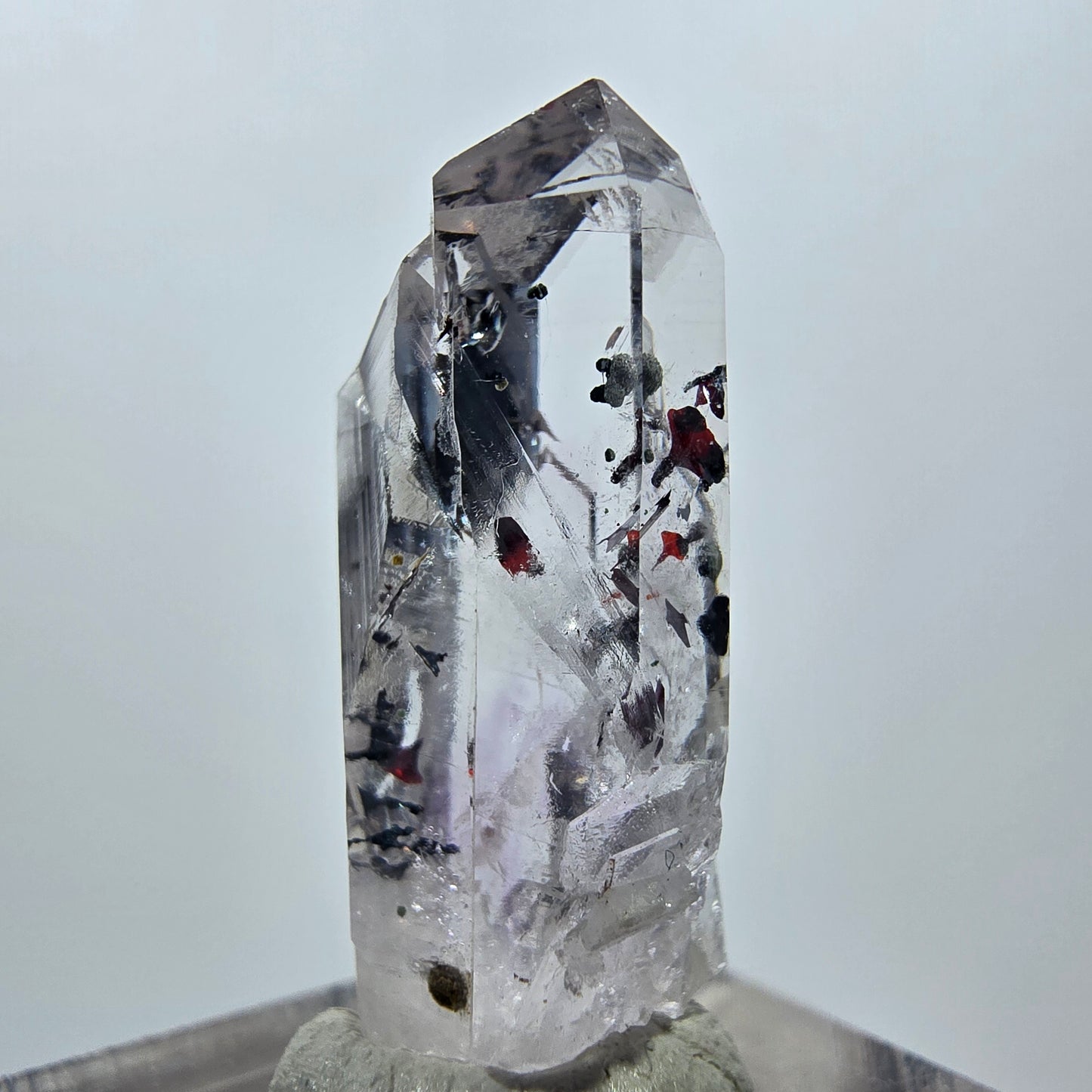 Quartz clair Harlequin Mine Point Streep, Goboboseb, Namibie 29 x 11 x 11 mm