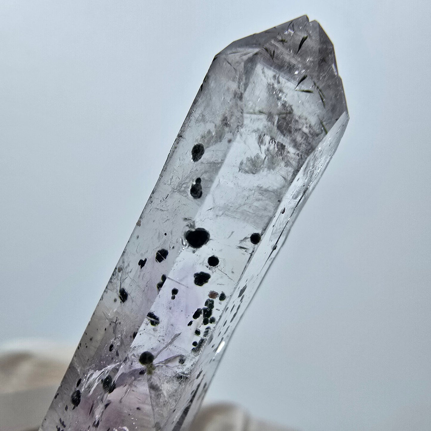 Quartz hématite transparent Point Streep Mine, Goboboseb, Namibie 42 x 12 x 10 mm