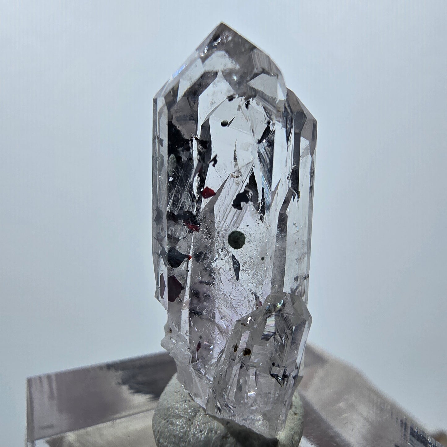 Quartz clair Harlequin Mine Point Streep, Goboboseb, Namibie 29 x 11 x 11 mm