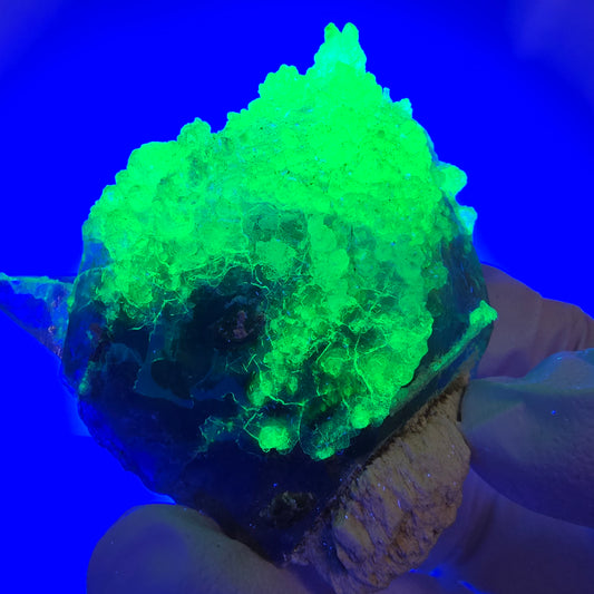 Spécimen rare d'opale hyalite, d'orthose et de quartz fumé (minéral visible aux UV), Erongo, Namibie, 51 x 49 x 28 mm