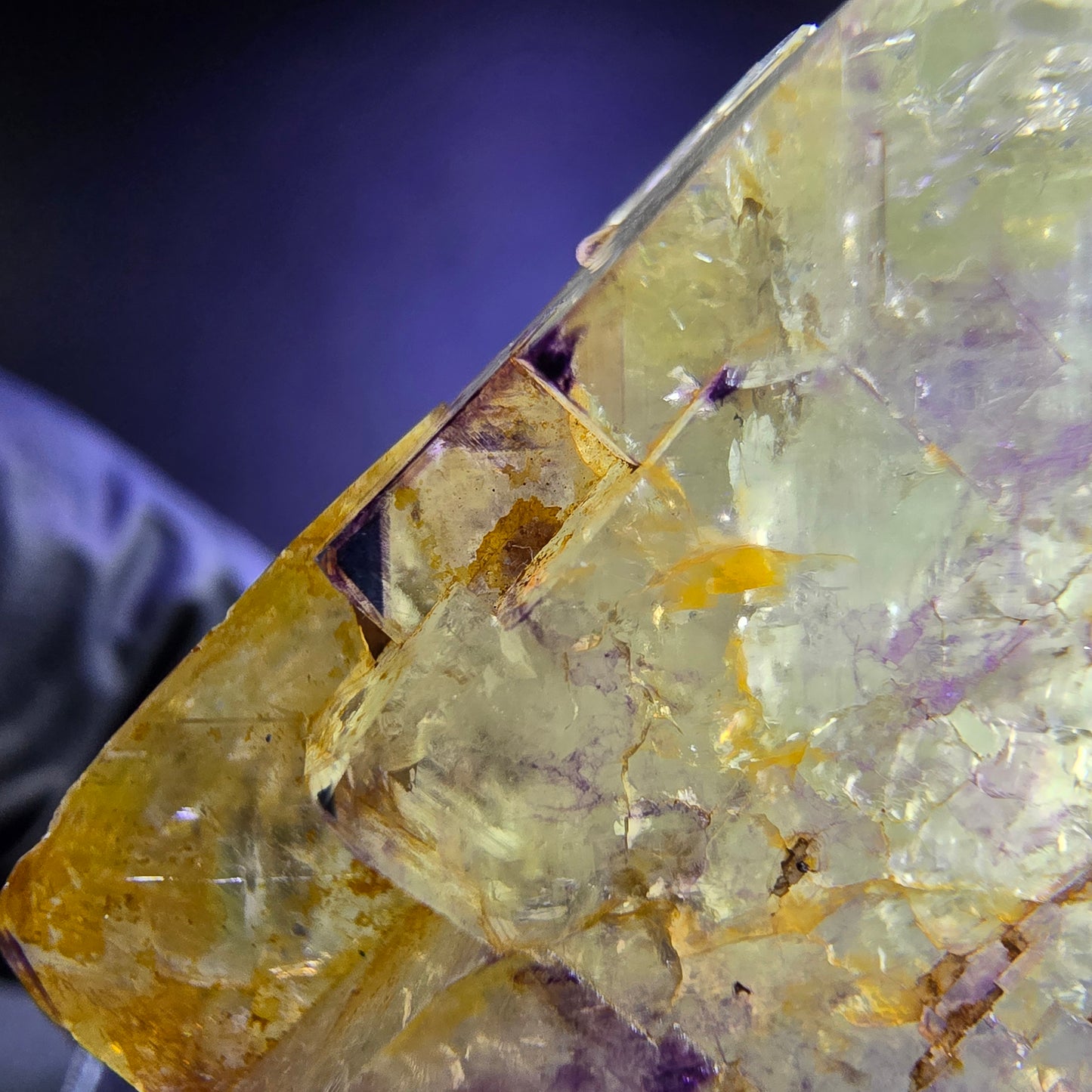 Klarer Phantom Honey Pocket Fluorit Würfel gelb lila 30*28*19mm Okorusu, Namibia