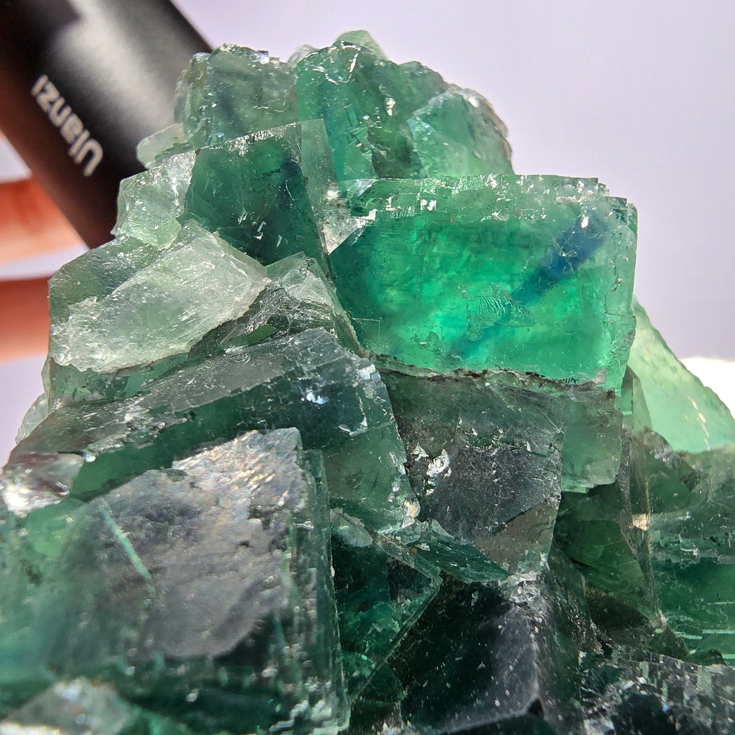 Grand cube de fluorite fantôme vert étagé Okorusu Namibie 102 x 78 x 28 mm