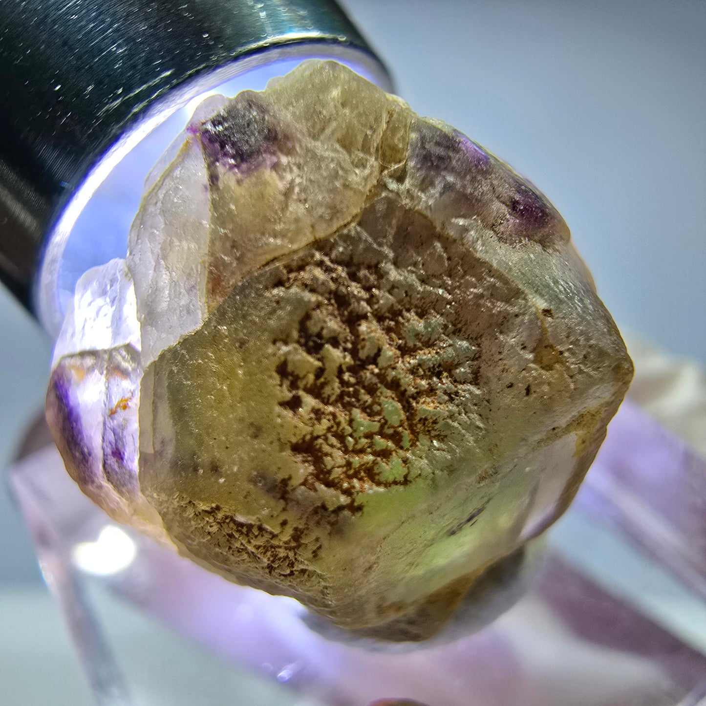 Cube de fluorite fantôme, zonal, spécimen de muscovite, Erongo, Namibie, 20 x 18 x 14 mm