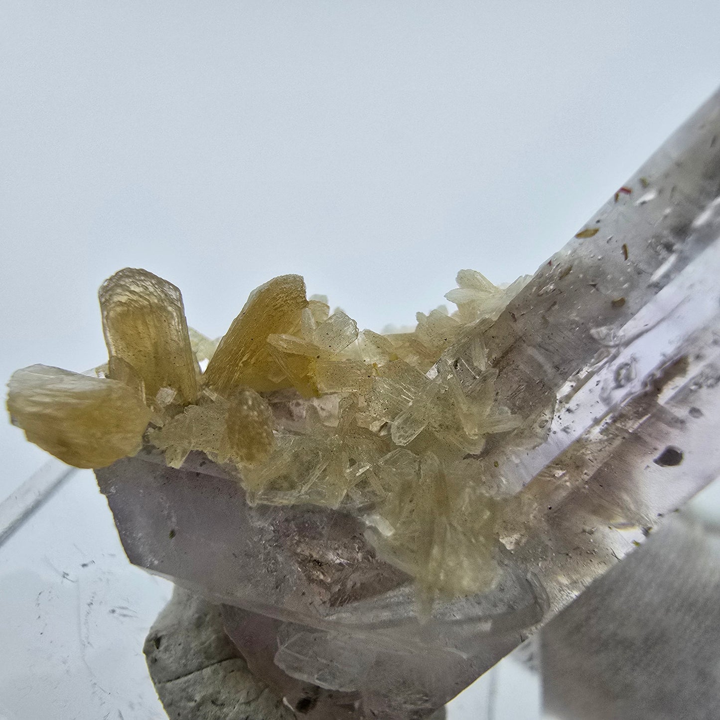 Phantom Amethyst mit Stilbit Stufe Goboboseb, Namibia 45*22*13mm Sammlung