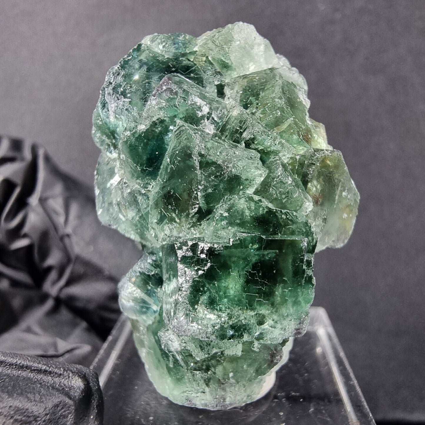 Klare Fluorit XX Würfel Stufe mit Einschluss 35*23*23mm 28g Okorusu, Namibia