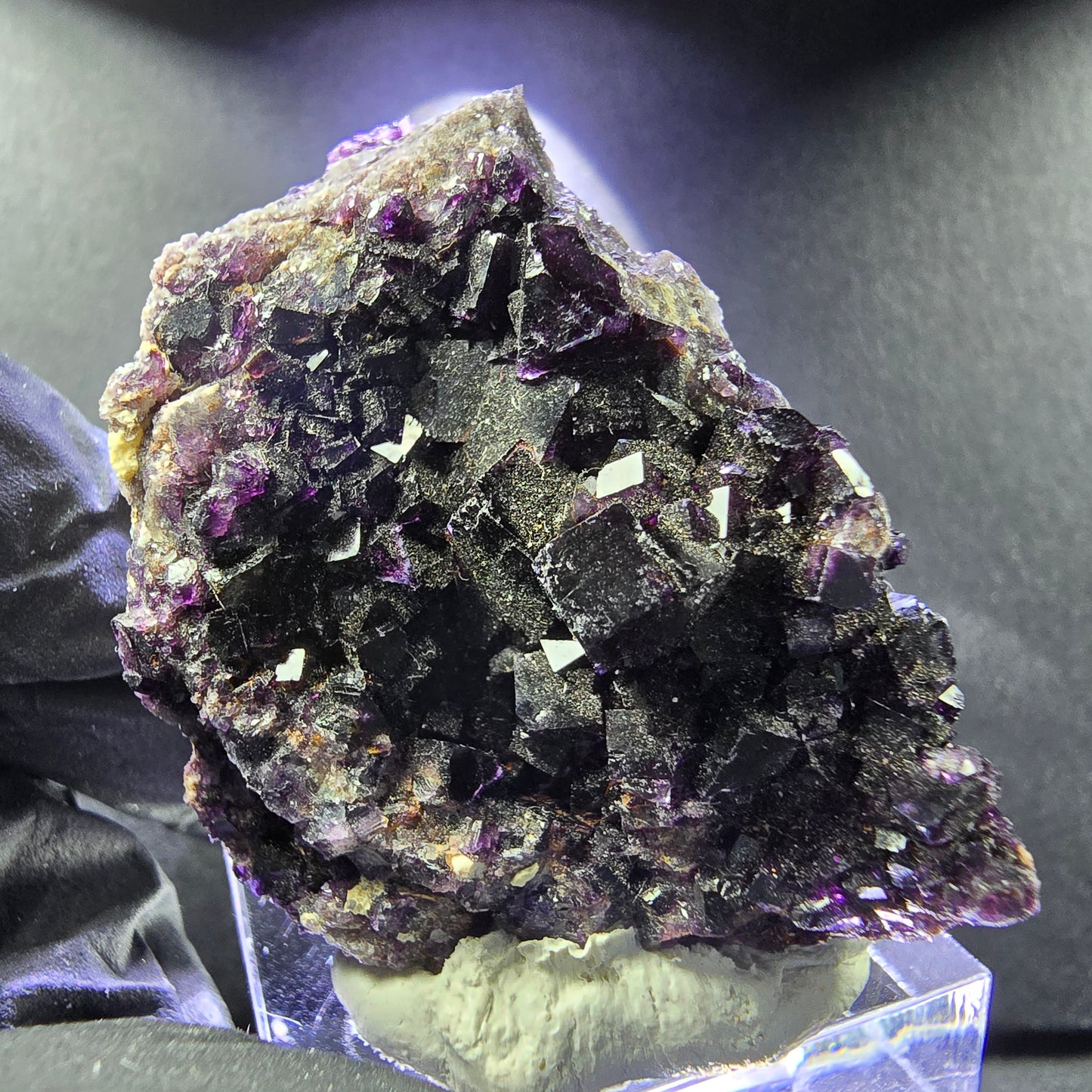 Seltene Fluorit Würfel Stufe lila 43*34*20mm Okorusu, Namibia Mineraliensammlung