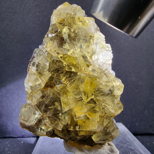 Rare Honey Pocket Fluorite XX cube grade 59*30*28mm de la mine Okorusu Namibie