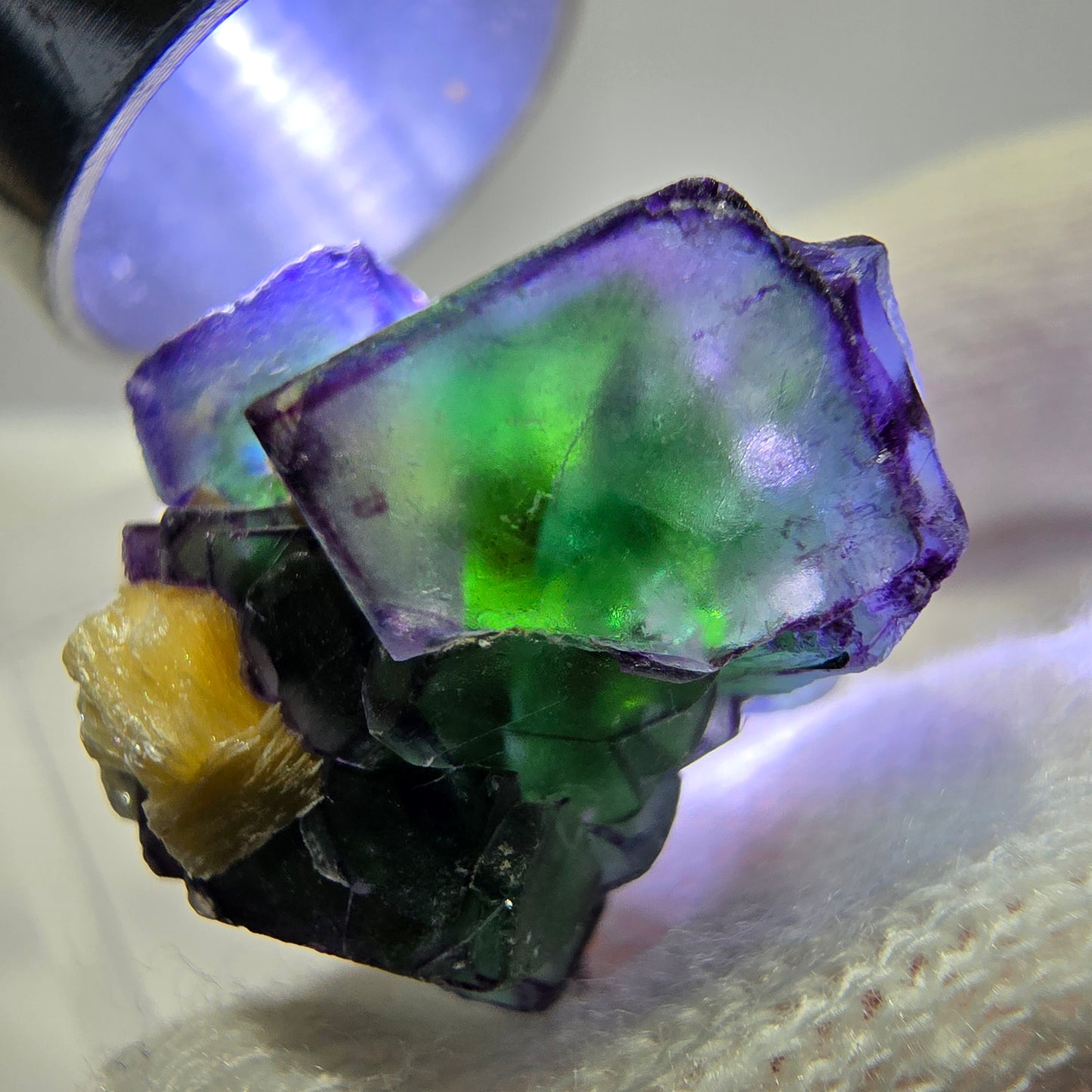 Fluorite fantôme zonale, muscovite, tourmaline Schörl, quartz fumé Erongo, Namibie 27*20*17 mm