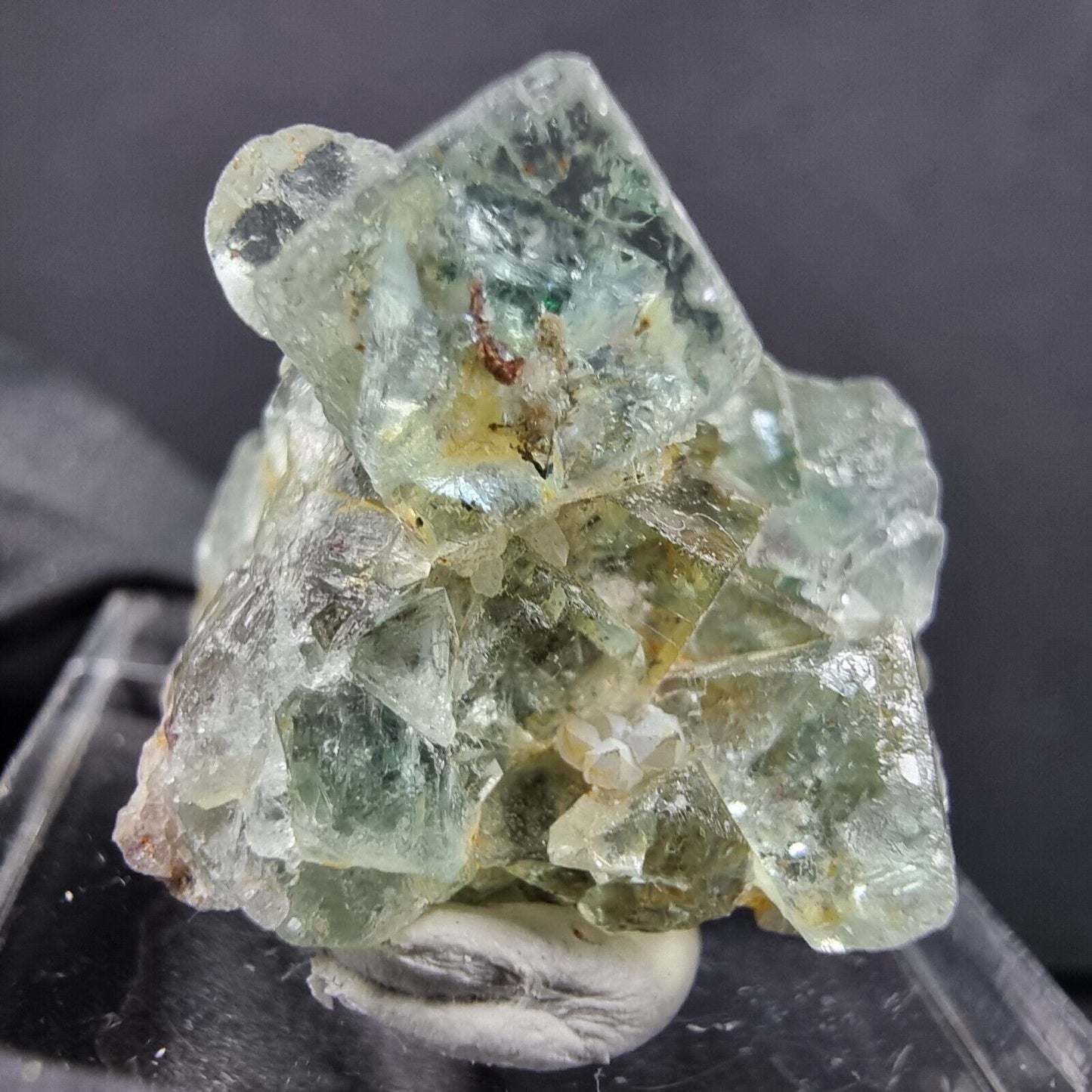 Klare grüne Fluorit XX Würfel Stufe mit Einschluss 21*21*19mm Okorusu, Namibia