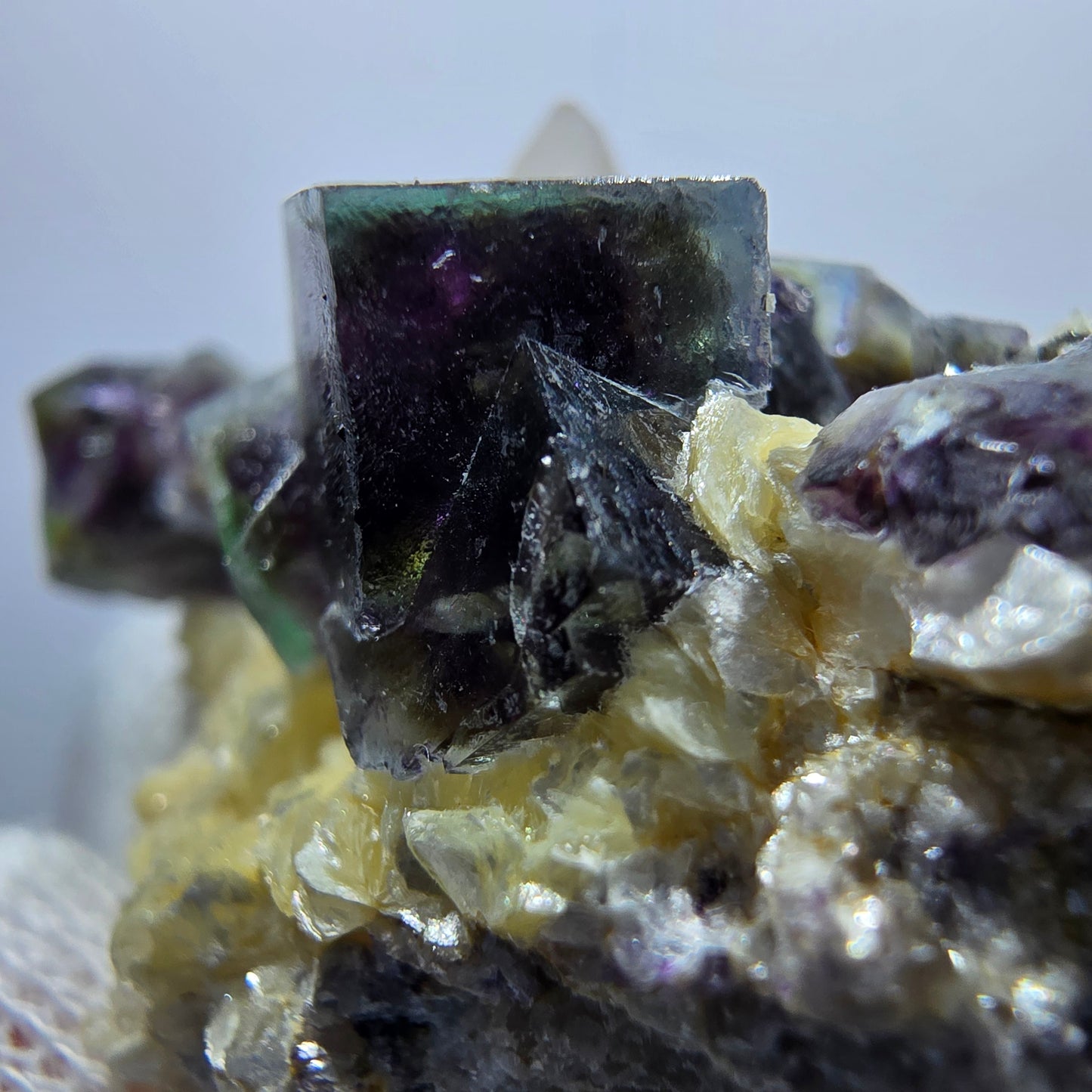 Cube de fluorite fantôme coloré, spécimen de quartz fumé muscovite, Erongo, Namibie, 48 x 32 x 29 mm