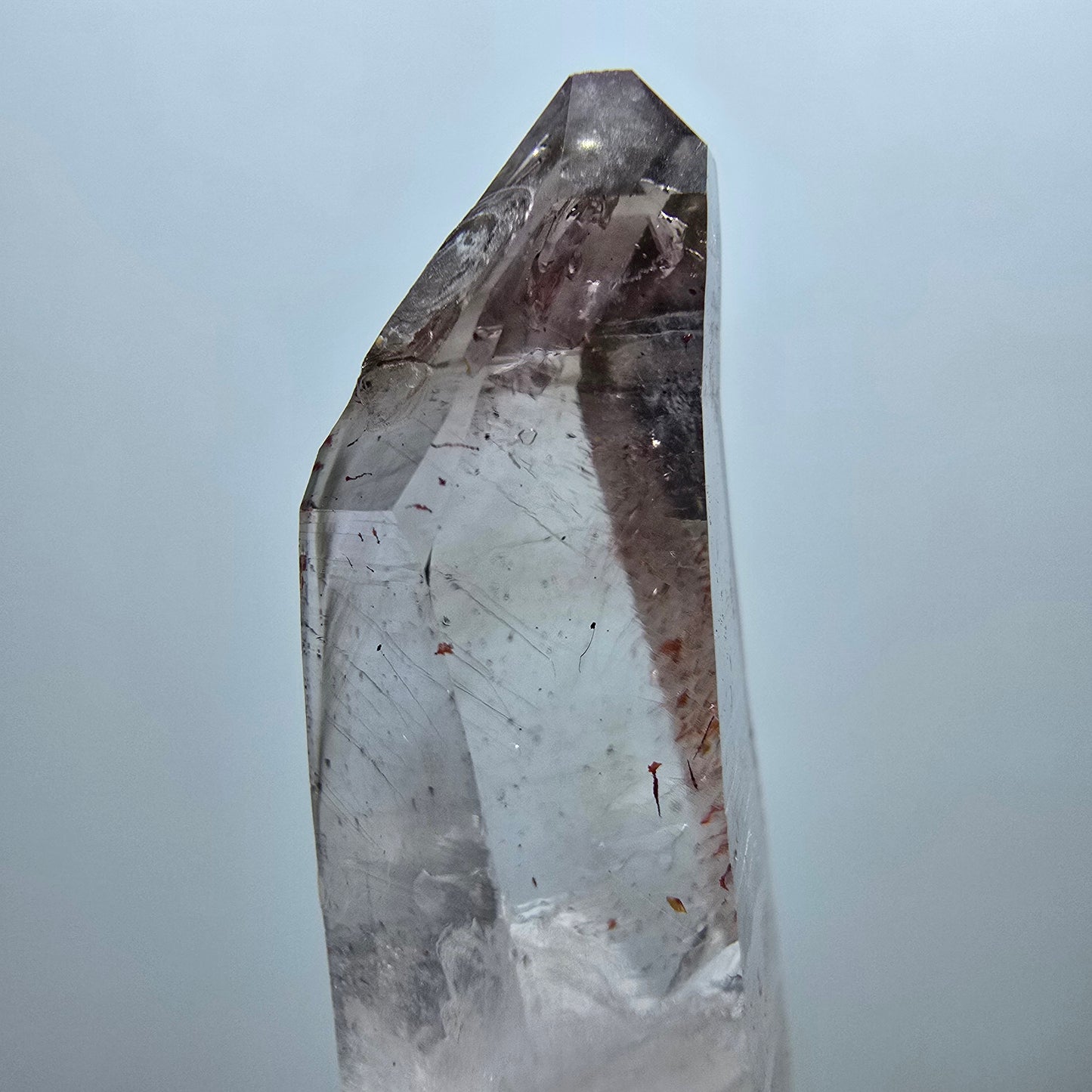 Pointe de sceptre en quartz fumé fantôme lémurien, Goboboseb, Namibie, 39 x 15 x 11 mm