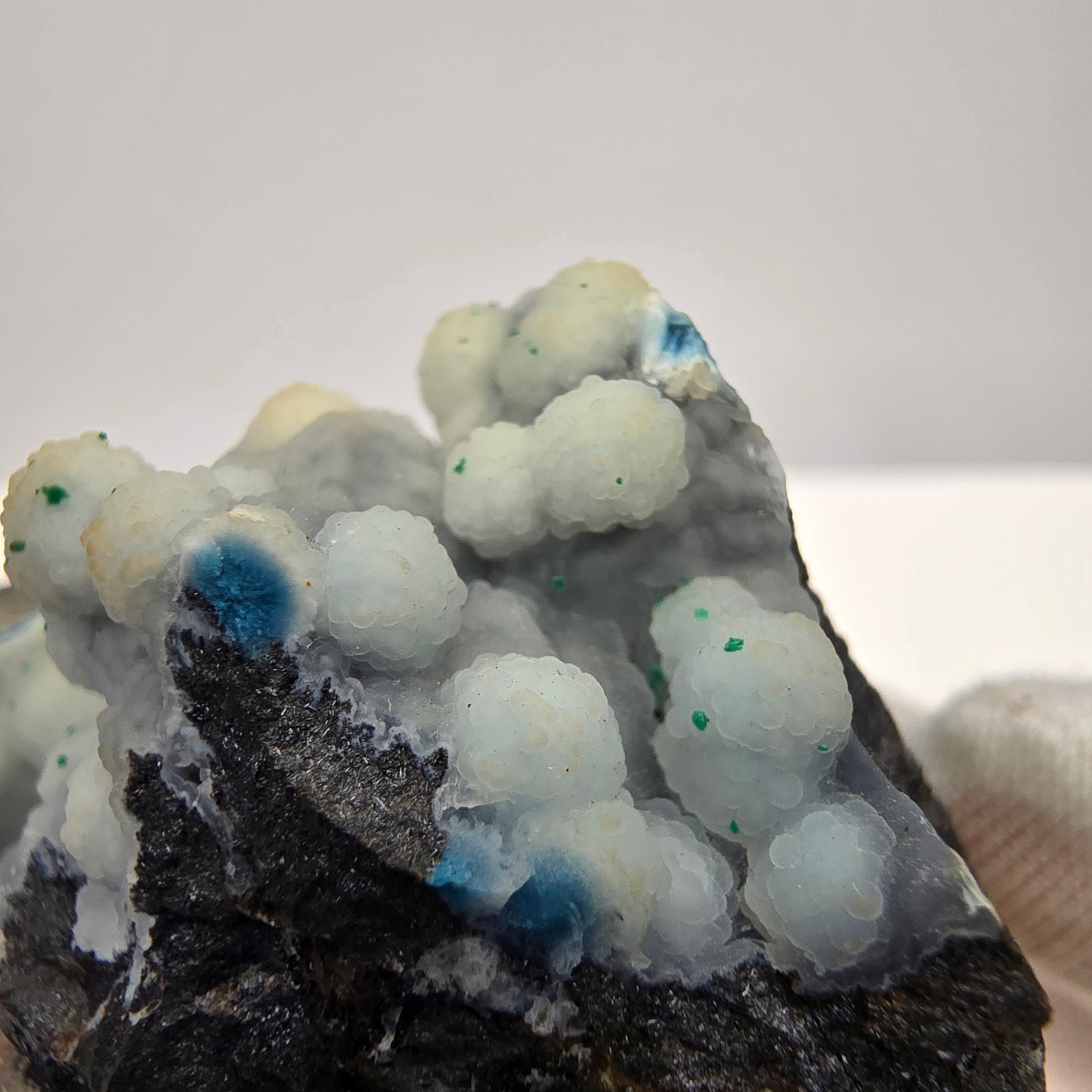 Seltene Shattuckit Kugel Kristalle mit Dioptas Kaokoveld, Namibia 65*37*34mm