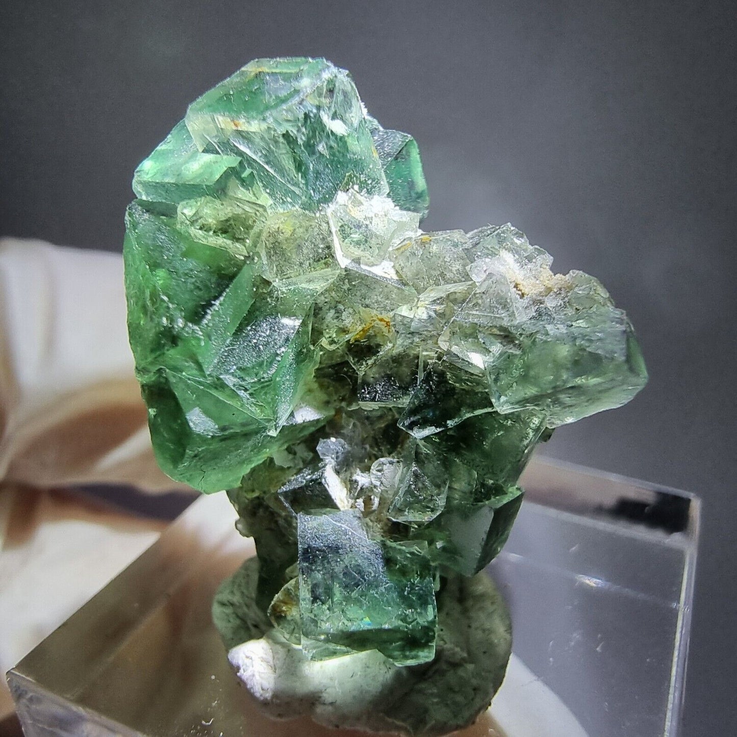 TOP grüne Fluorit Würfel Stufe 27*22*16mm Okorusu, Namibia Mineraliensammlung