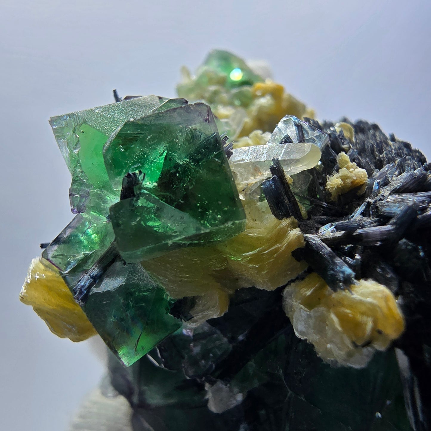 Phantom Fluorit zonal Schörl Rauchquarz Muskovit Erongo, Namibia 56*45*38mm