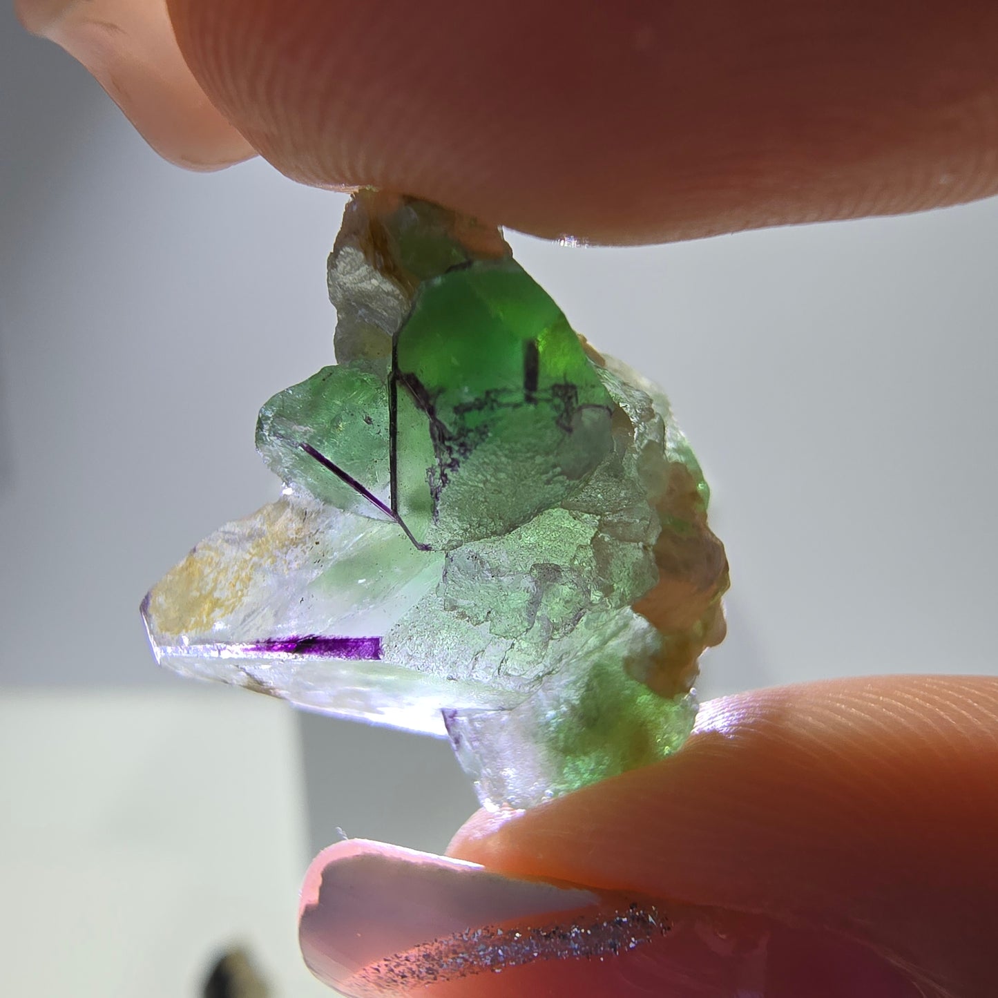Lot de 16 fluorites fantômes, hyalites, tourmalines Schörl, muscovites, Erongo, Namibie