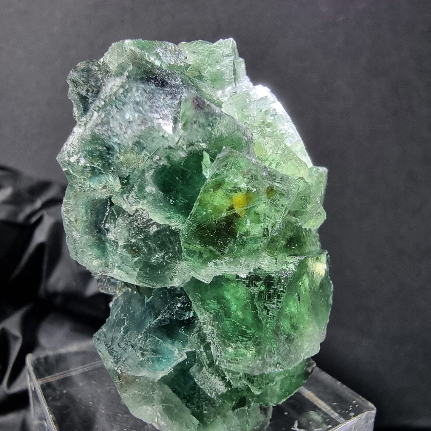 Klare Fluorit XX Würfel Stufe mit Einschluss 35*23*23mm 28g Okorusu, Namibia