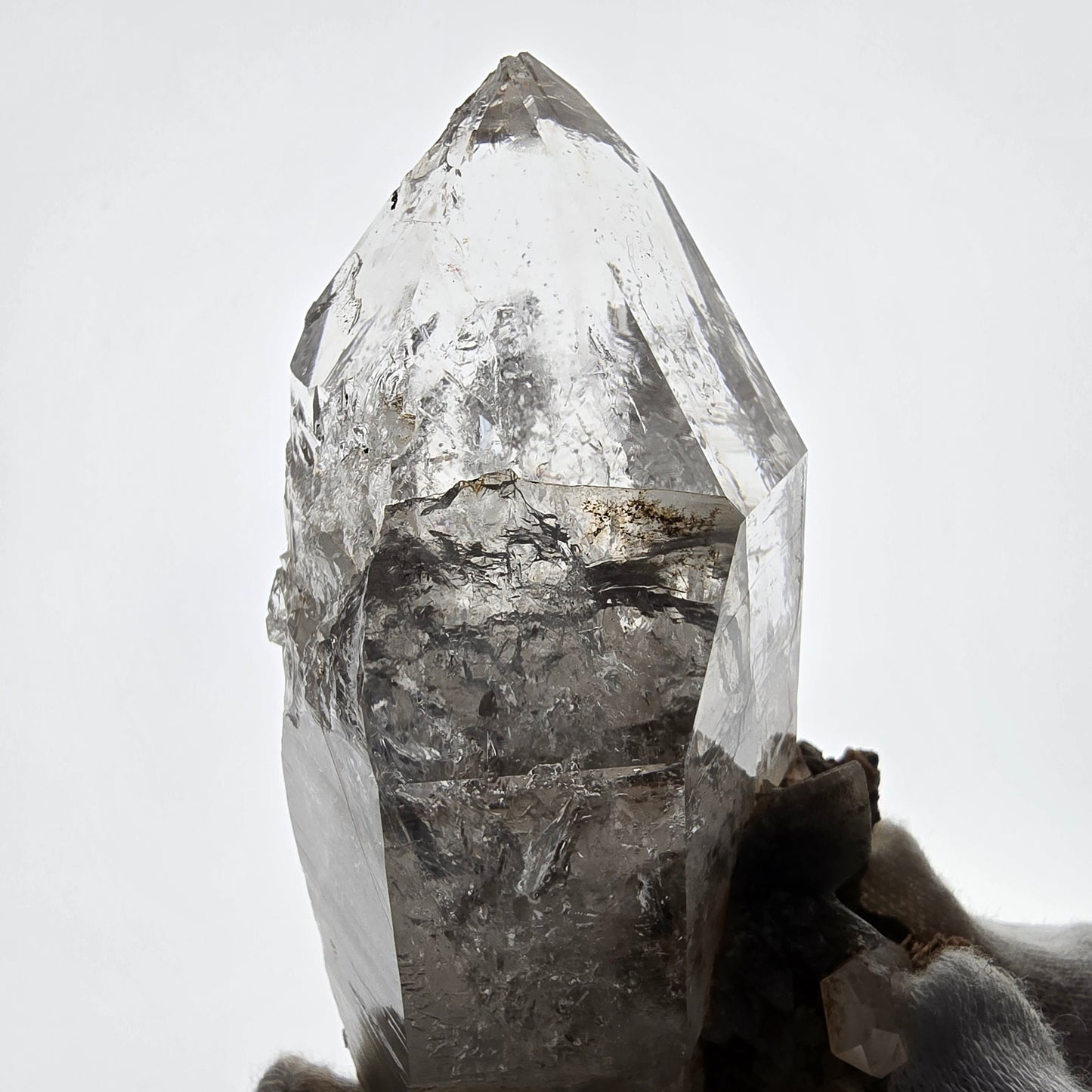 Sceptre squelette en quartz fumé Enhydro, calcite UV Valentine Pocket Goboboseb Namibie 99 x 56 x 45 mm
