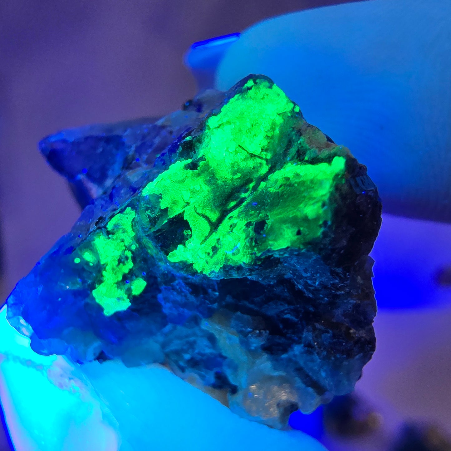 Lot de 16 fluorites fantômes, hyalites, tourmalines Schörl, muscovites, marches d'Erongo, Namibie