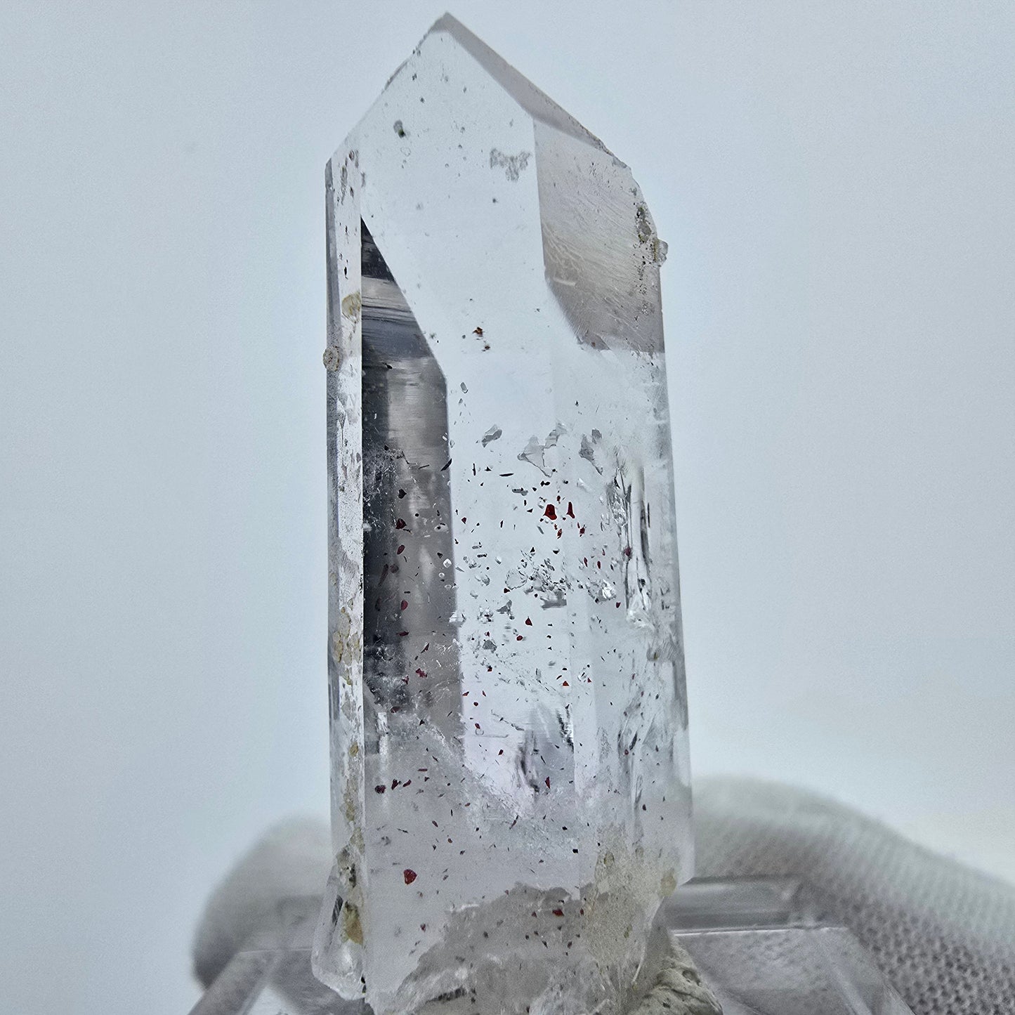 Harlekin Amethyst mit Analcim Streep Mine, Goboboseb, Namibia 38*16*11mm