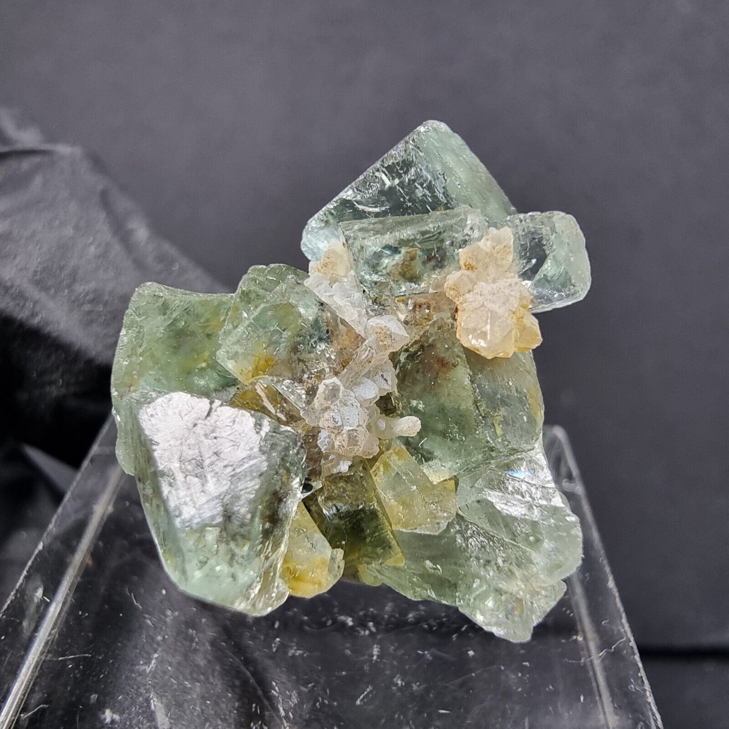 Klare grüne Fluorit XX Würfel Stufe mit Einschluss 21*21*19mm Okorusu, Namibia